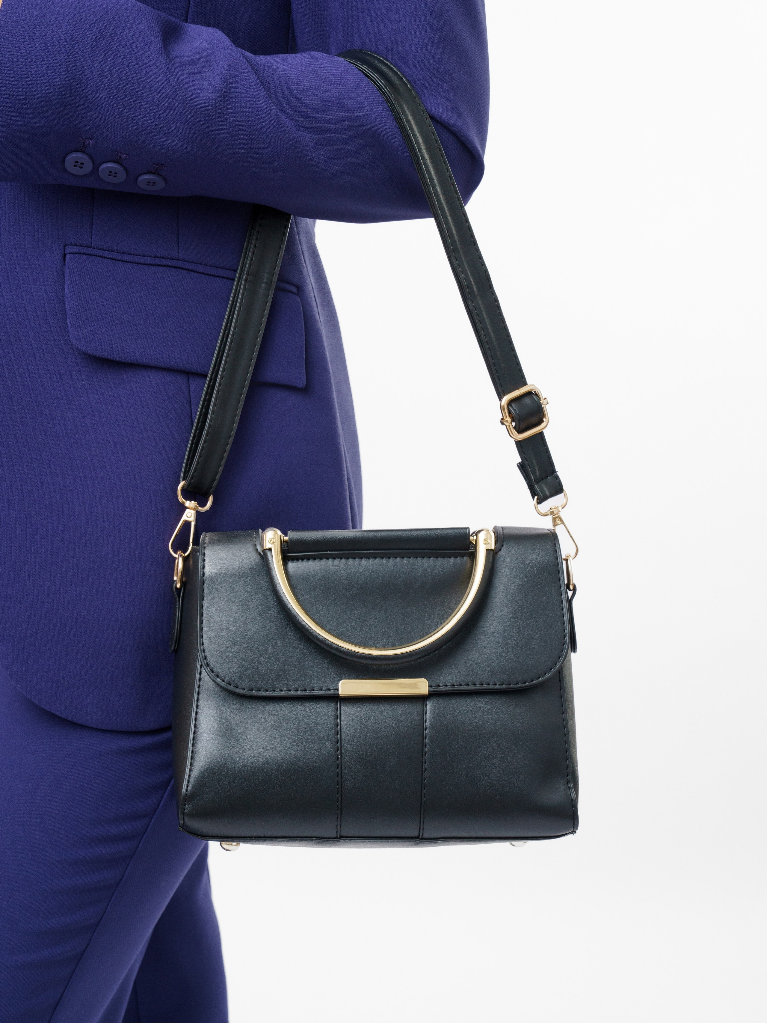 Съемка сумок со стилистом. KED Production — продакшн из СПб. Создаём фото, видео и контент, который помогает брендам и селлерам продавать больше