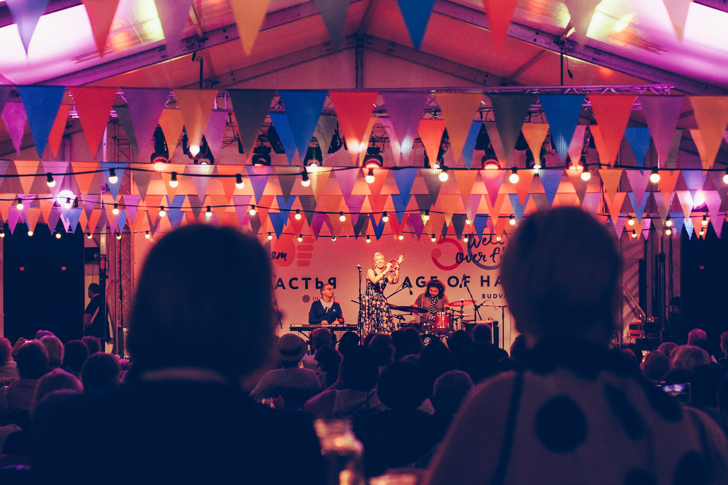 Концерт Варвары Визбор. Фотограф Елена Снегирева. Семейный фотограф в Москве Елена Снегирева