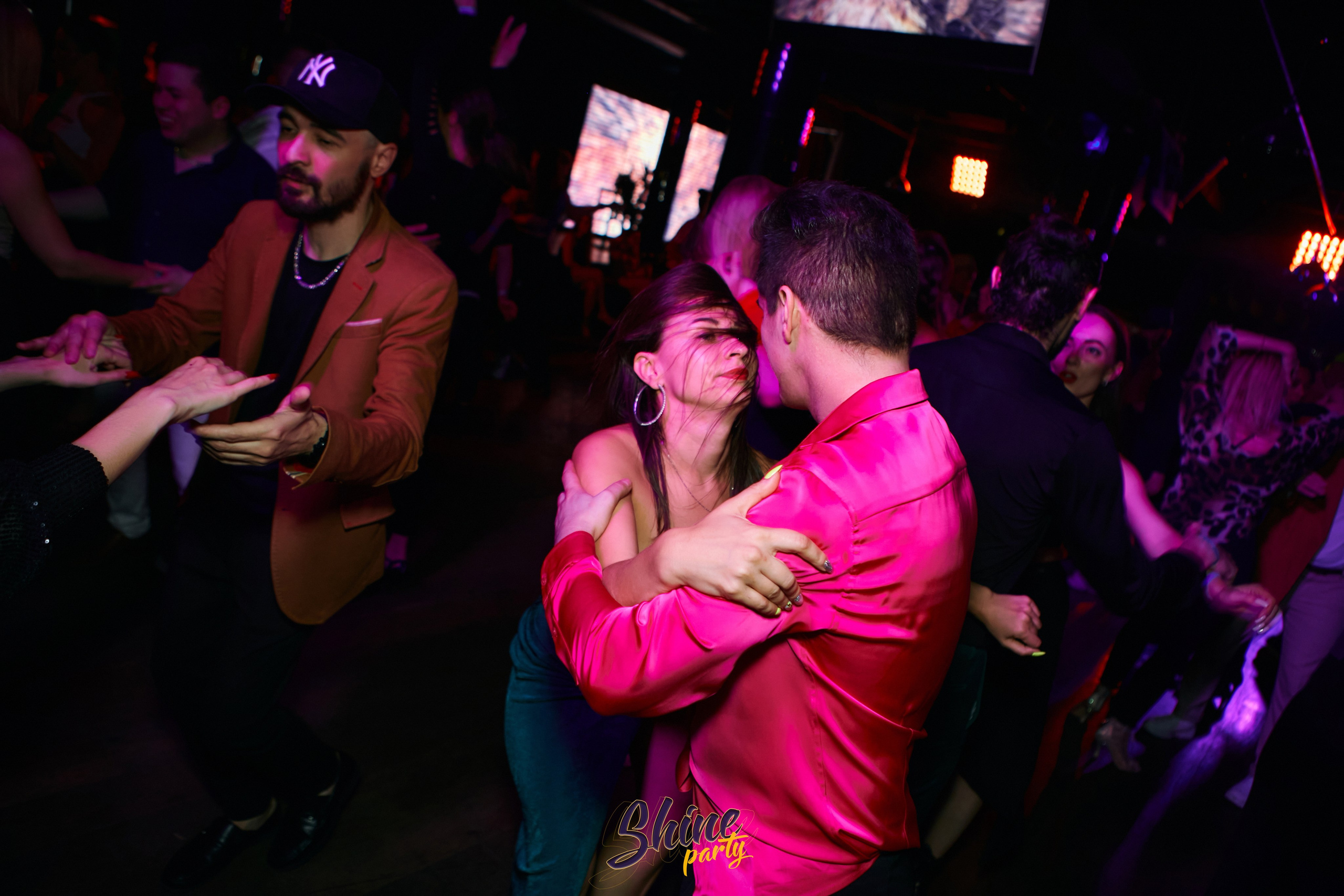 Shine party bachata. Свадебный фотограф