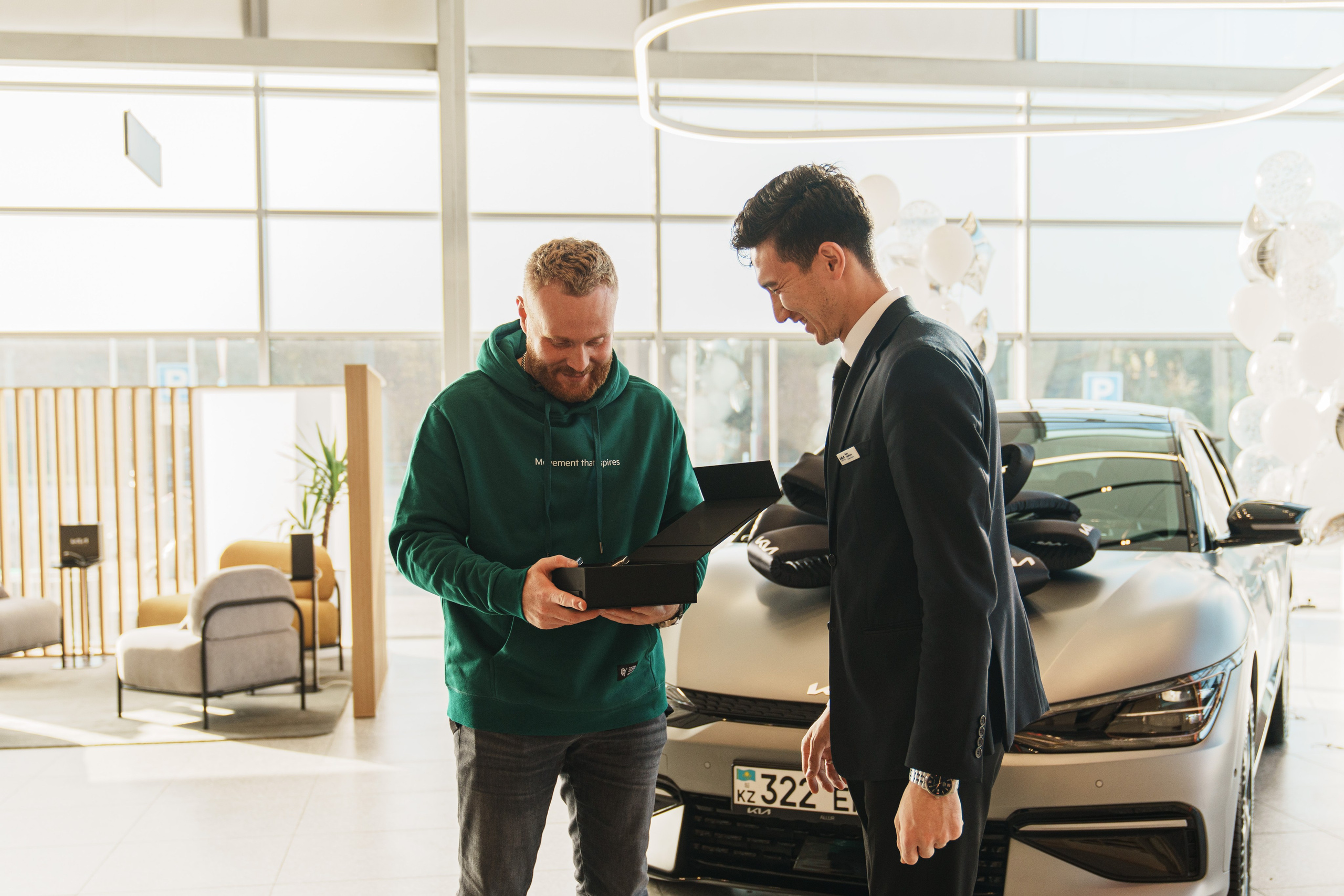 Kia EV6 Вручение Евгений Чебаткову. Фотограф TAULAN_1