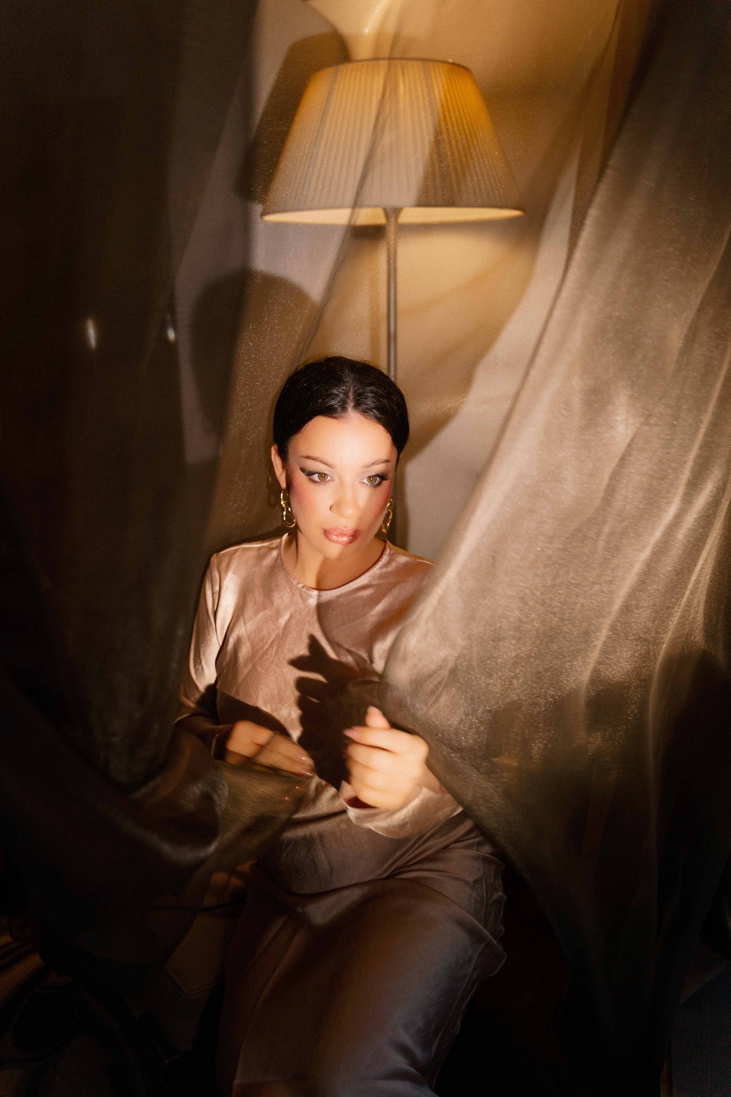 Анна в номере отеля. Фотограф и видеограф в Москве и Абу Даби Мария Кулагина