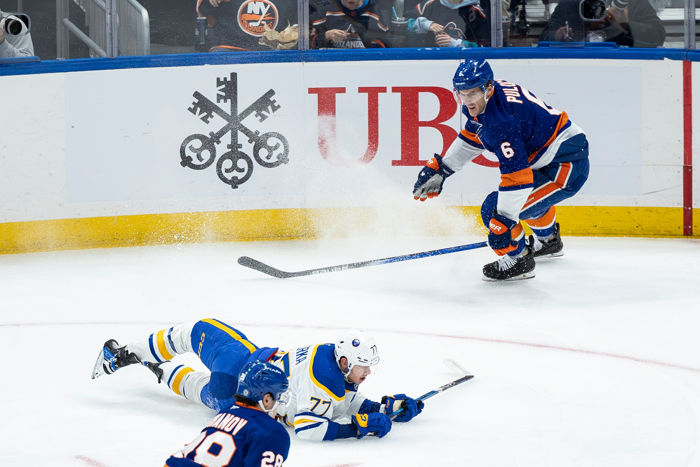 Матч НХЛ: НЙ Айлэндерс — Баффало Сайбэрс. Спортивный репортажный фотограф Казань Нафис Сиразетдинов