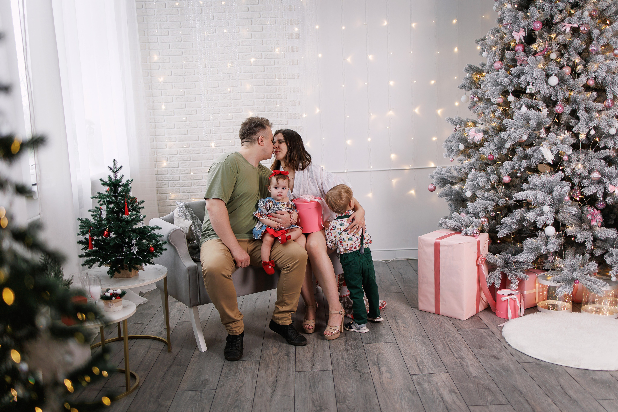 Ваши фотографии. Интерьерная фотостудия Background в Омске