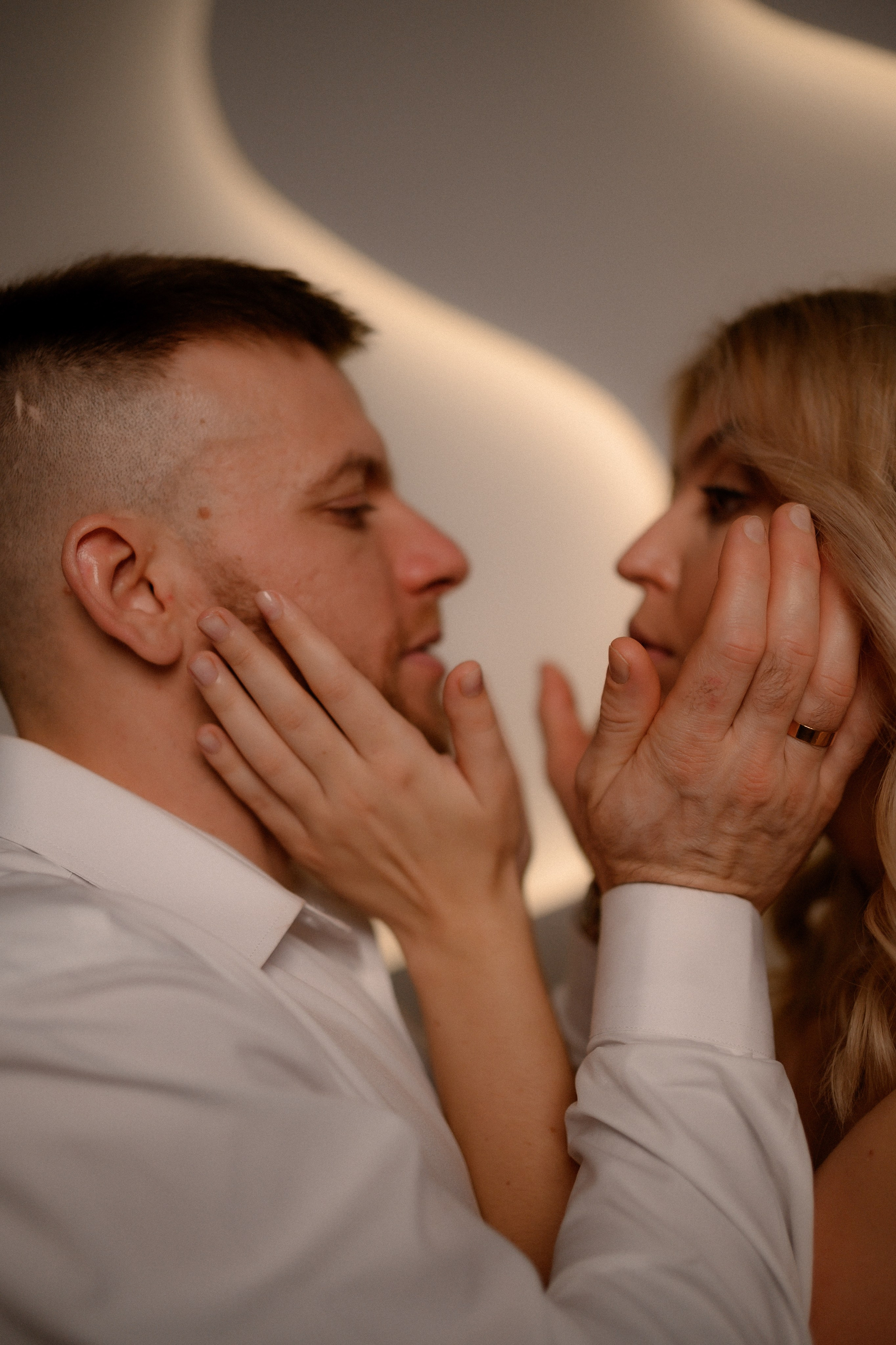 Коля и Алёна в студии. Семейный и свадебный lifestyle-фотограф в Москве Мария Петрова