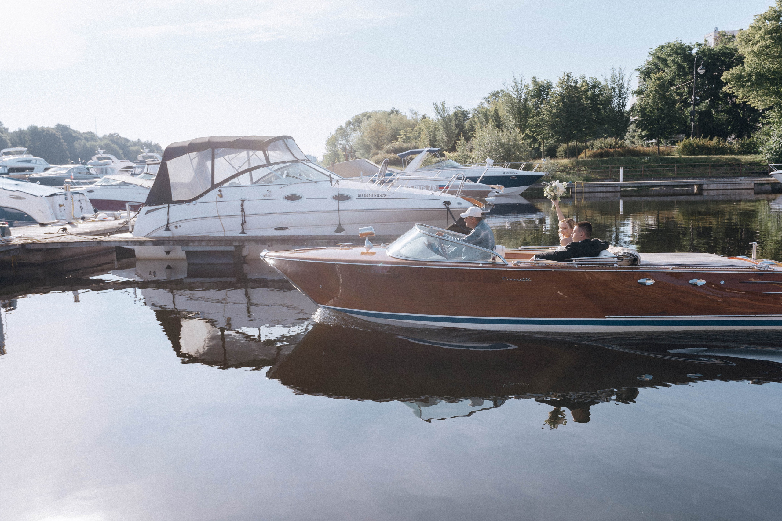 СВАДЕНБНАЯ СЬЕМКА НА КАТЕРЕ ПО КАНАЛАМ САНКТ-ПЕТЕРБУРГА И В АКВАТОРИИ НЕВЫ. Профессиональный фотограф, Санкт-Петербург — Виктория Богомолова