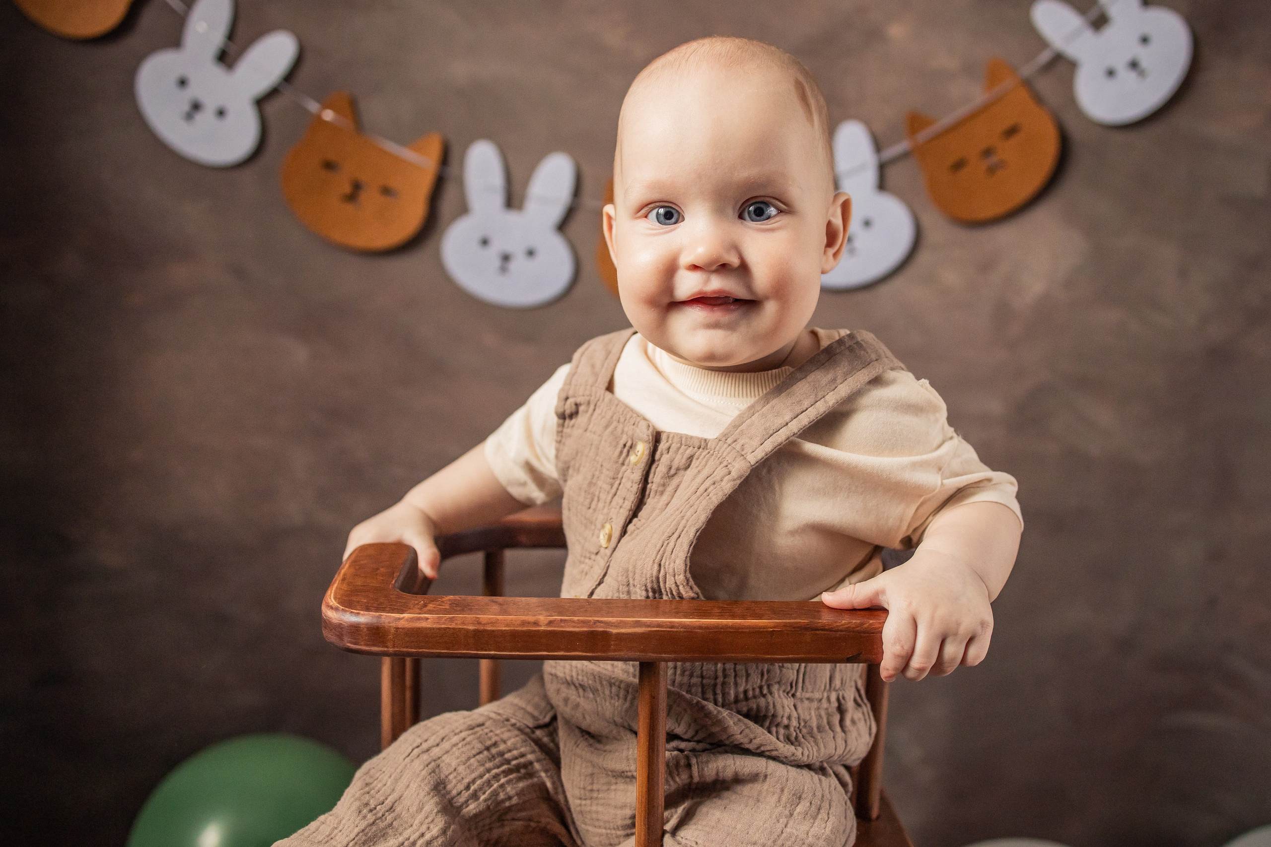 Мишка в стульчике. Детский и семейный фотограф в Пушкино, Мытищи, Москва Сергеева Светлана