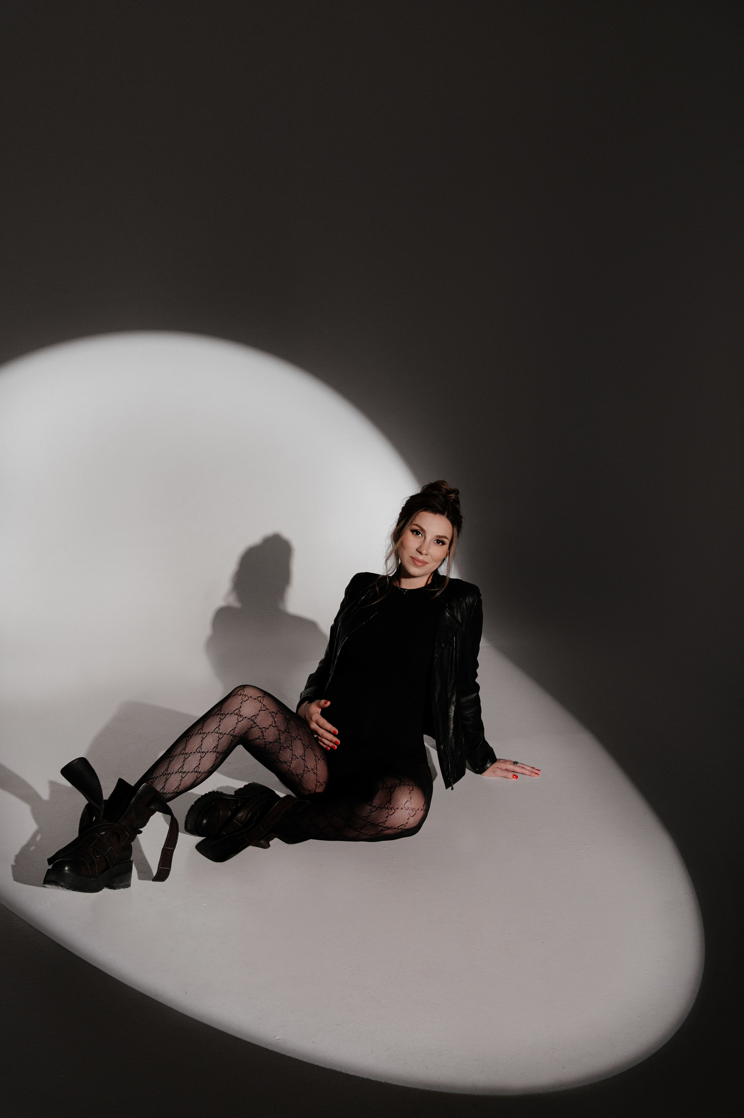 Фотосессия беременности на студии Караганда. Свадебный фотограф Караганда