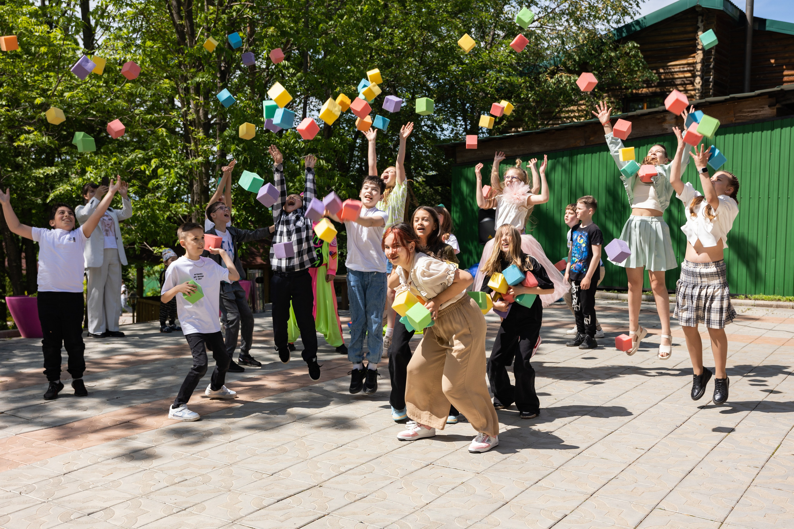 Выпускной 4 класса на территории кафе Веранда. Выпускные альбомы во Владивостоке