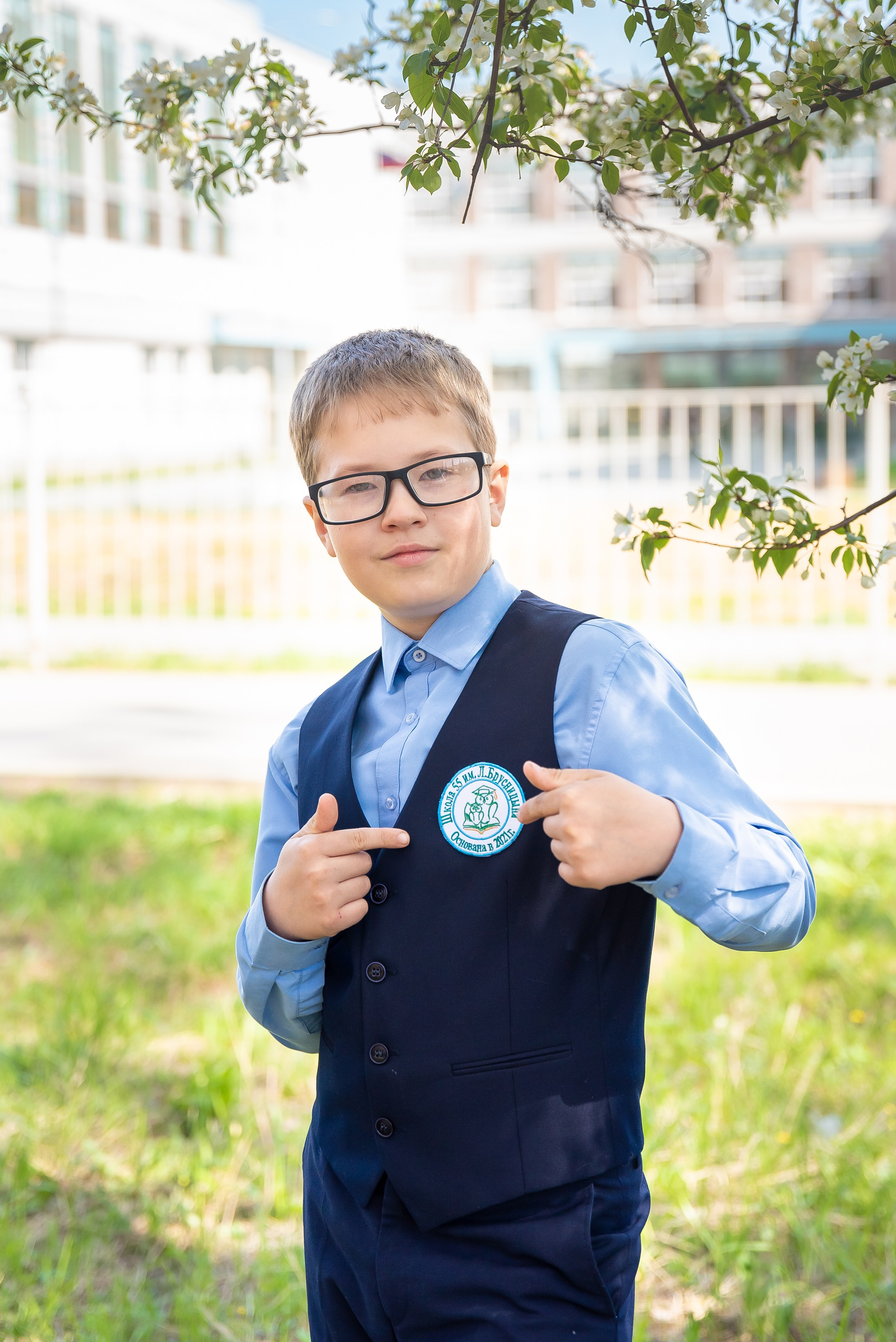 В школьном дворе, парке. Детский фотограф в Екатеринбурге и Берёзовском Евгений Кондаков
