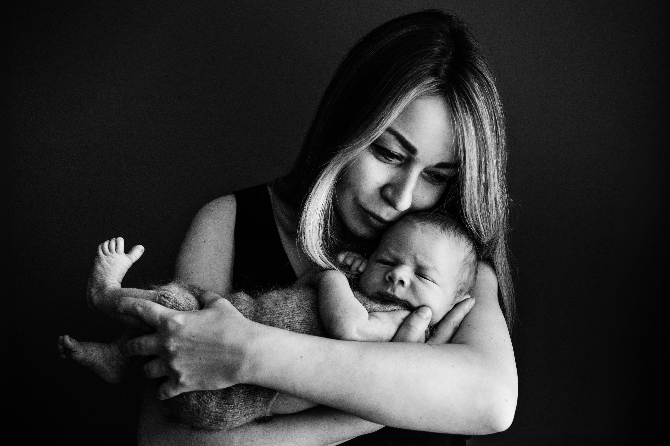 Черно белые фото. Фотограф новорожденных малышей в Санкт-Петербурге