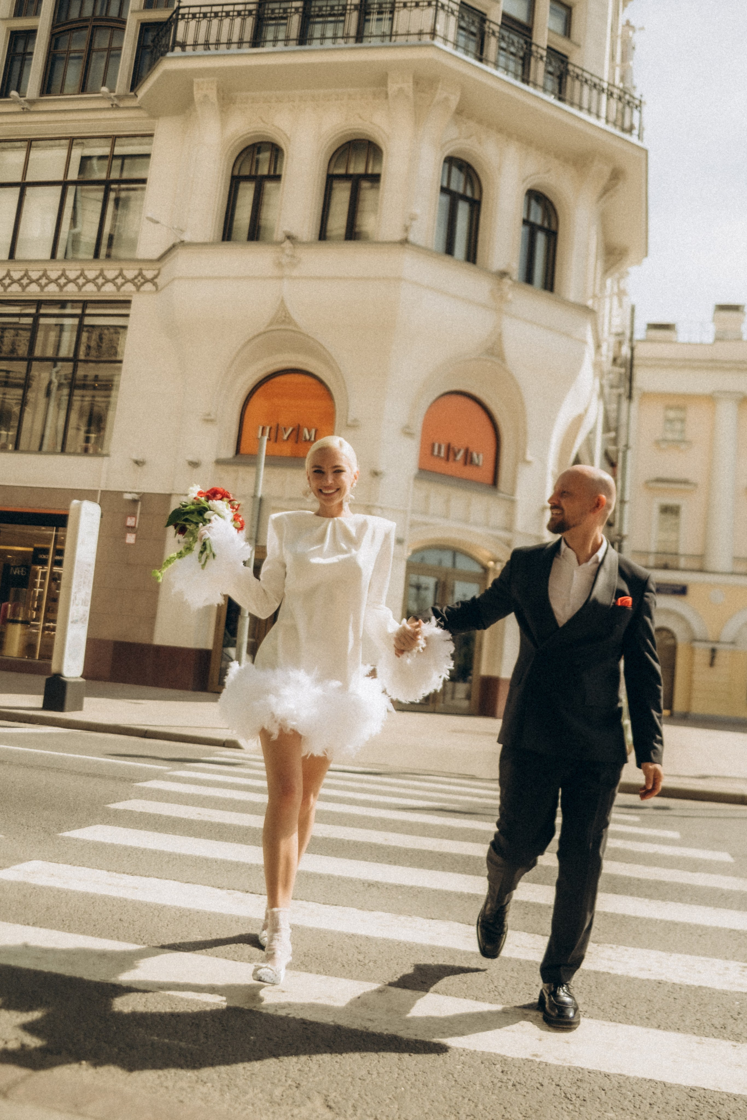 Прогулка у Большого театра. Гаврилова Настя семейный фотограф lifestyle в Москве