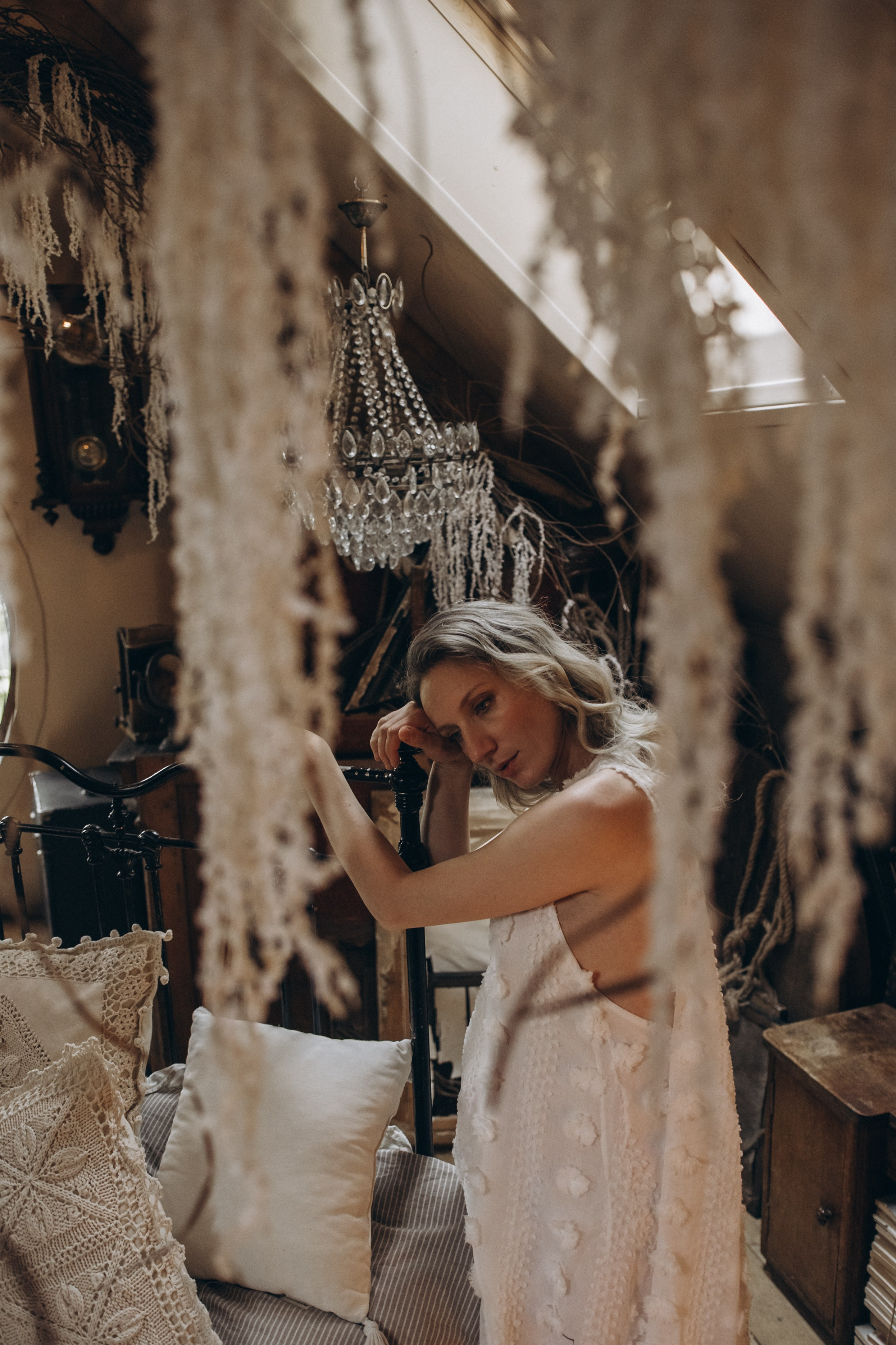 На заброшенном чердаке. Гаврилова Настя семейный фотограф lifestyle в Москве