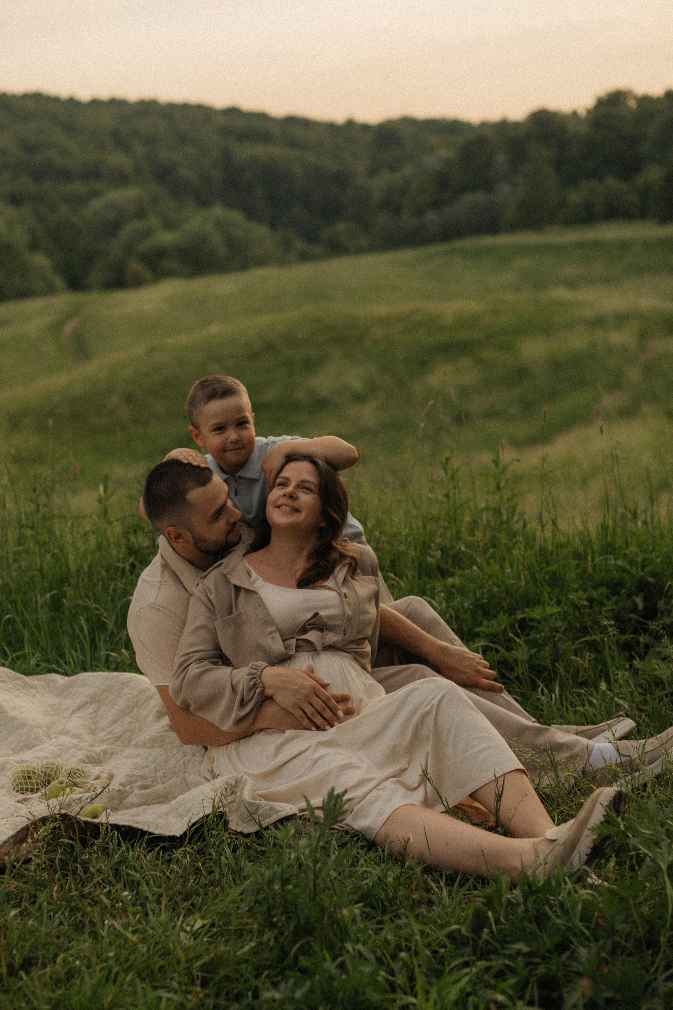 На холмах. Гаврилова Настя семейный фотограф lifestyle в Москве