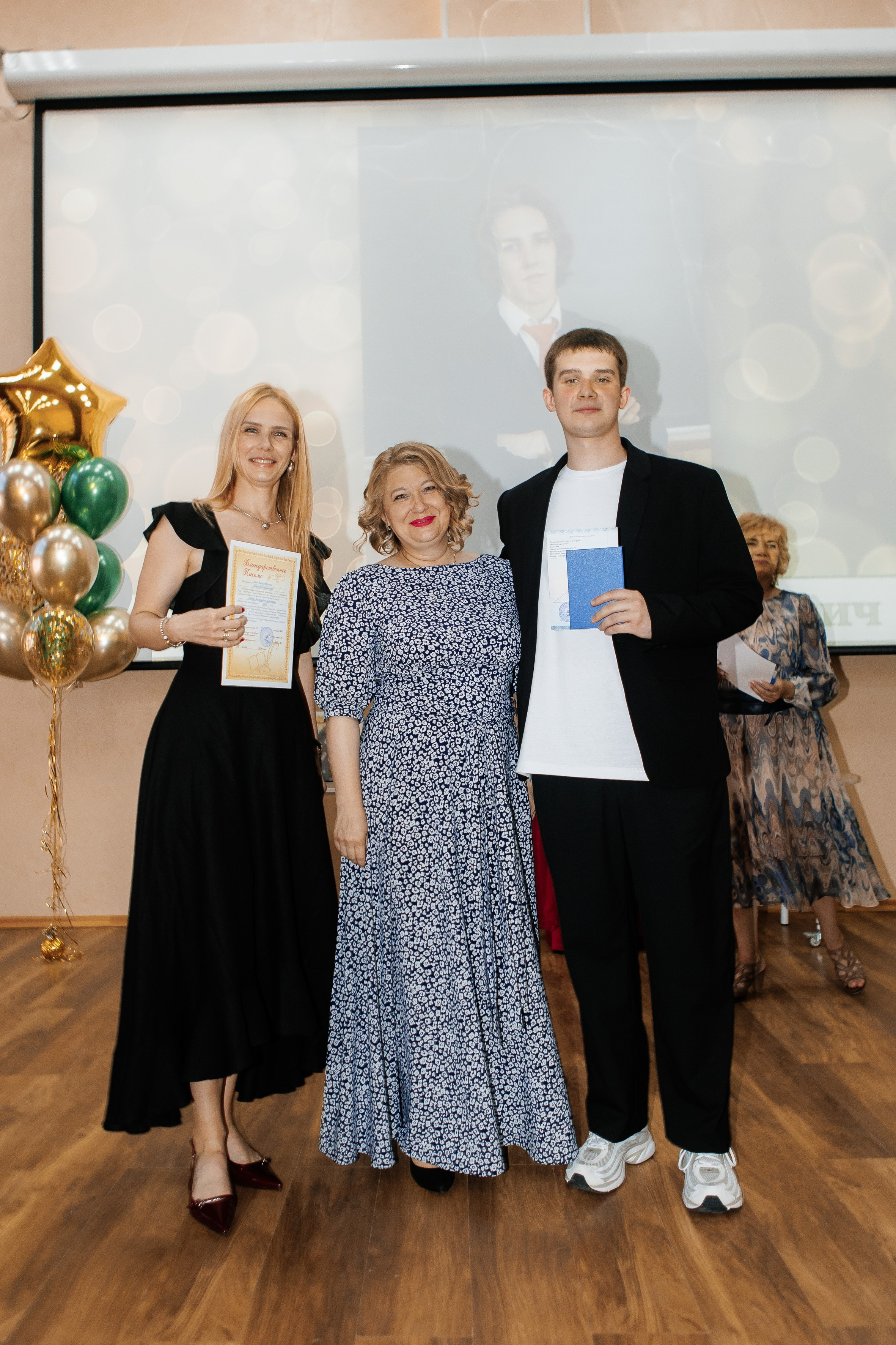 Выпускной Гимназия 12 2024 г. Свадебный и портретный Фотограф в Липецке Дмитрий Котюков