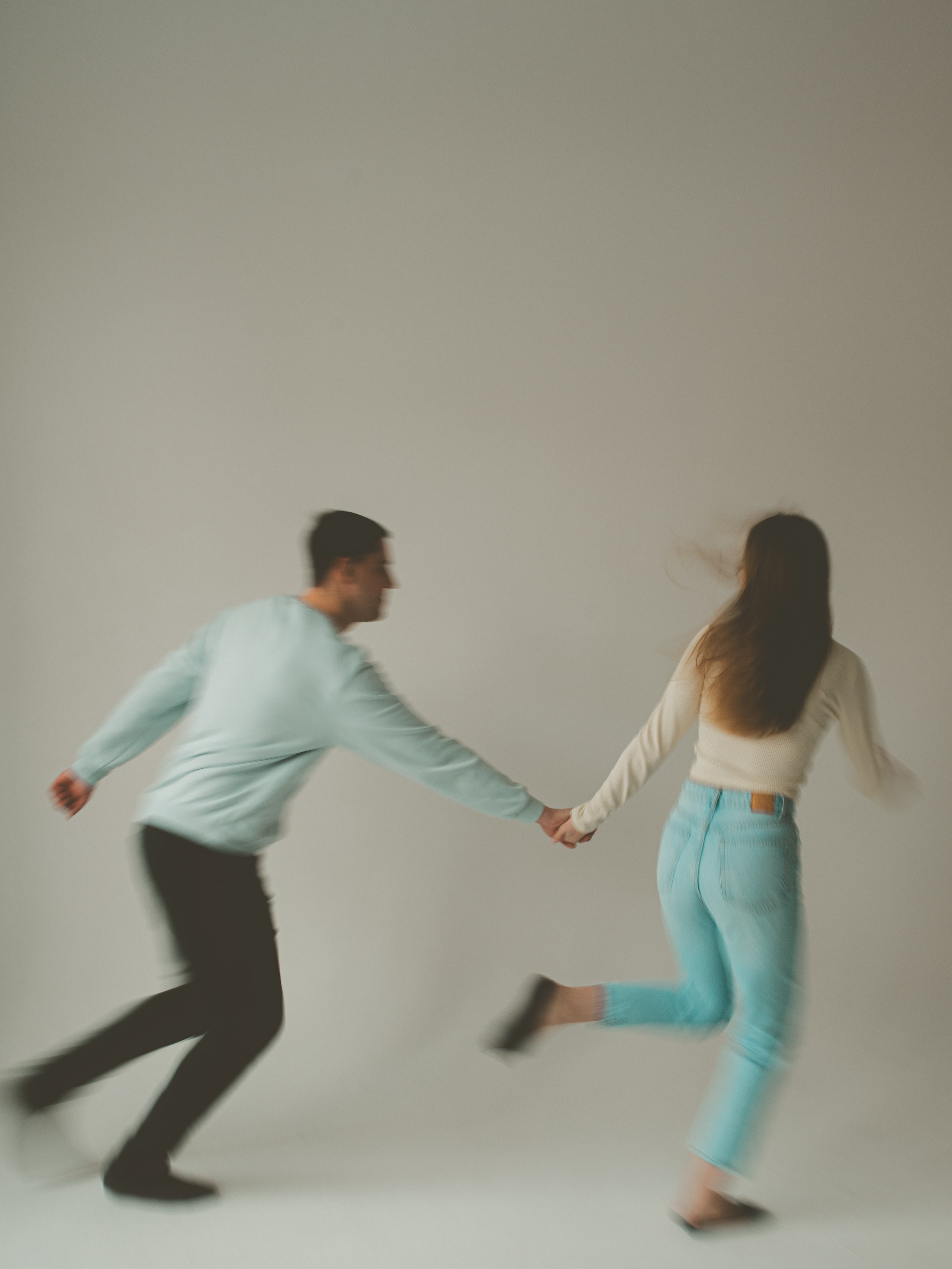 Предсвадебная лавстори в студии в Москве. Свадебный и портретный фотограф в Москве Жердев Даниил