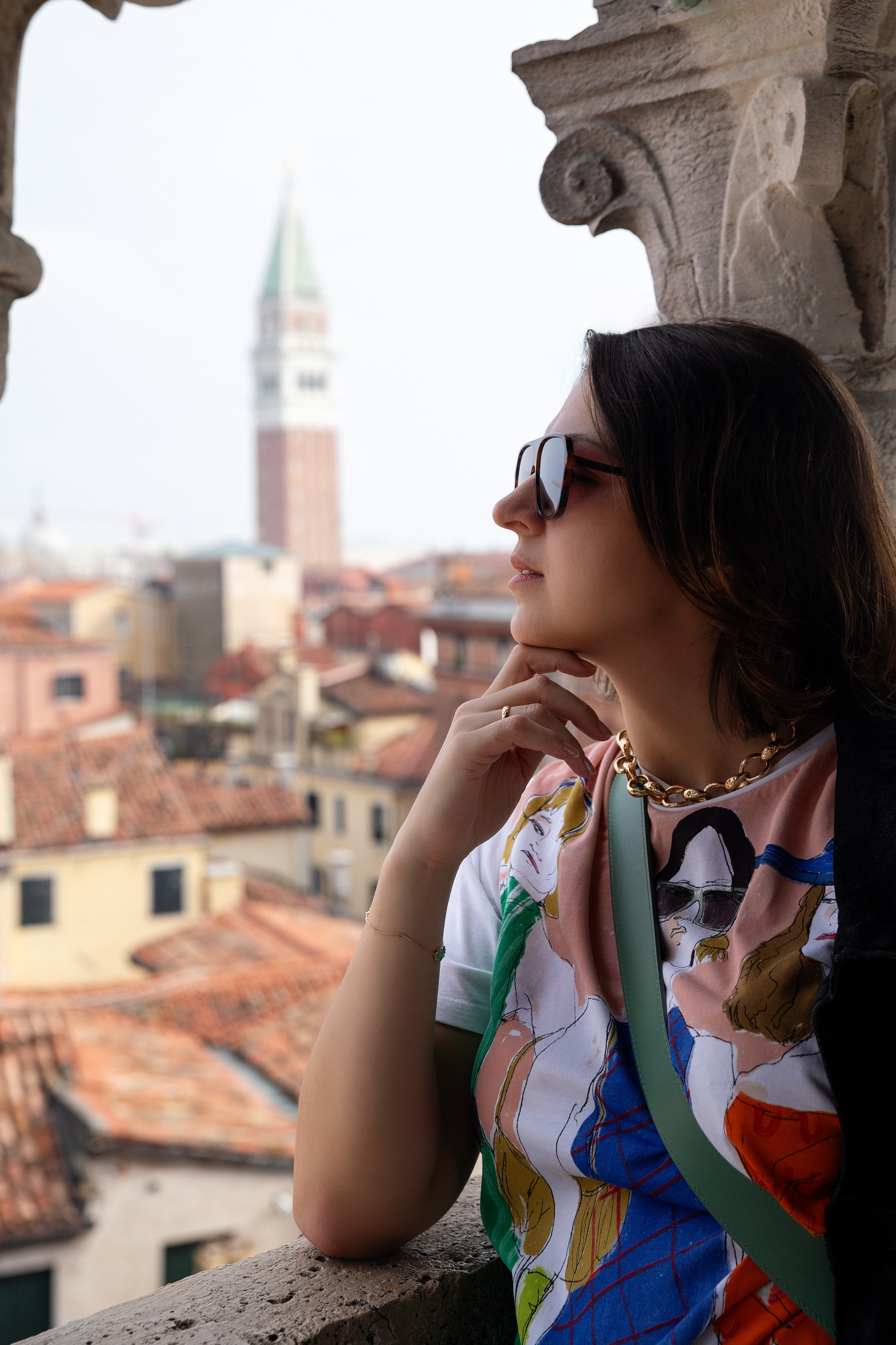 portrait of a girl against the backdrop of the Venice skyline