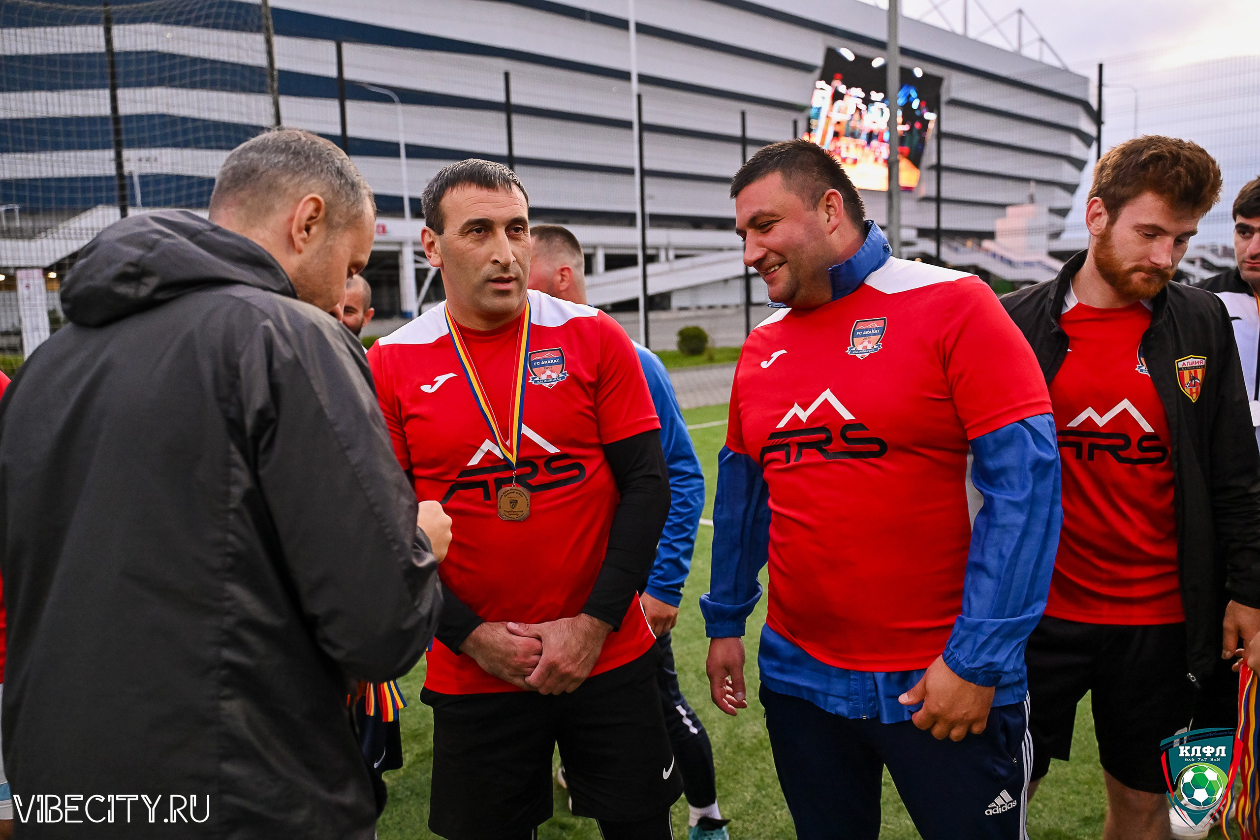 ФИНАЛЬНЫЕ МАТЧИ ПЛЕЙ-ОФФ XXl ЛЕТНЕГО КУБКА КАЛИНИНГРАДСКОЙ ЛФЛ. VIBECITY.RU Вайб Сити Ру Фоторепортажи Фотоотчеты Калининград