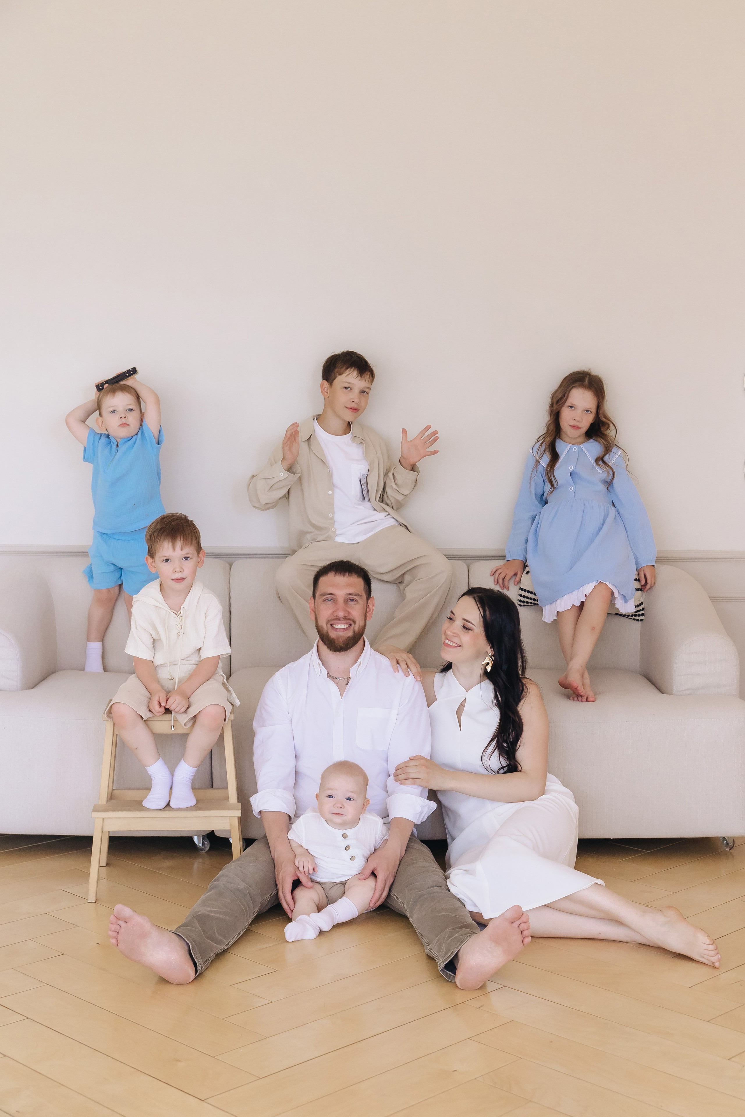 Семейная фотосессия в студии. Свадебный, семейный фотограф, контент съёмка. Екатеринбург. Елена Граф