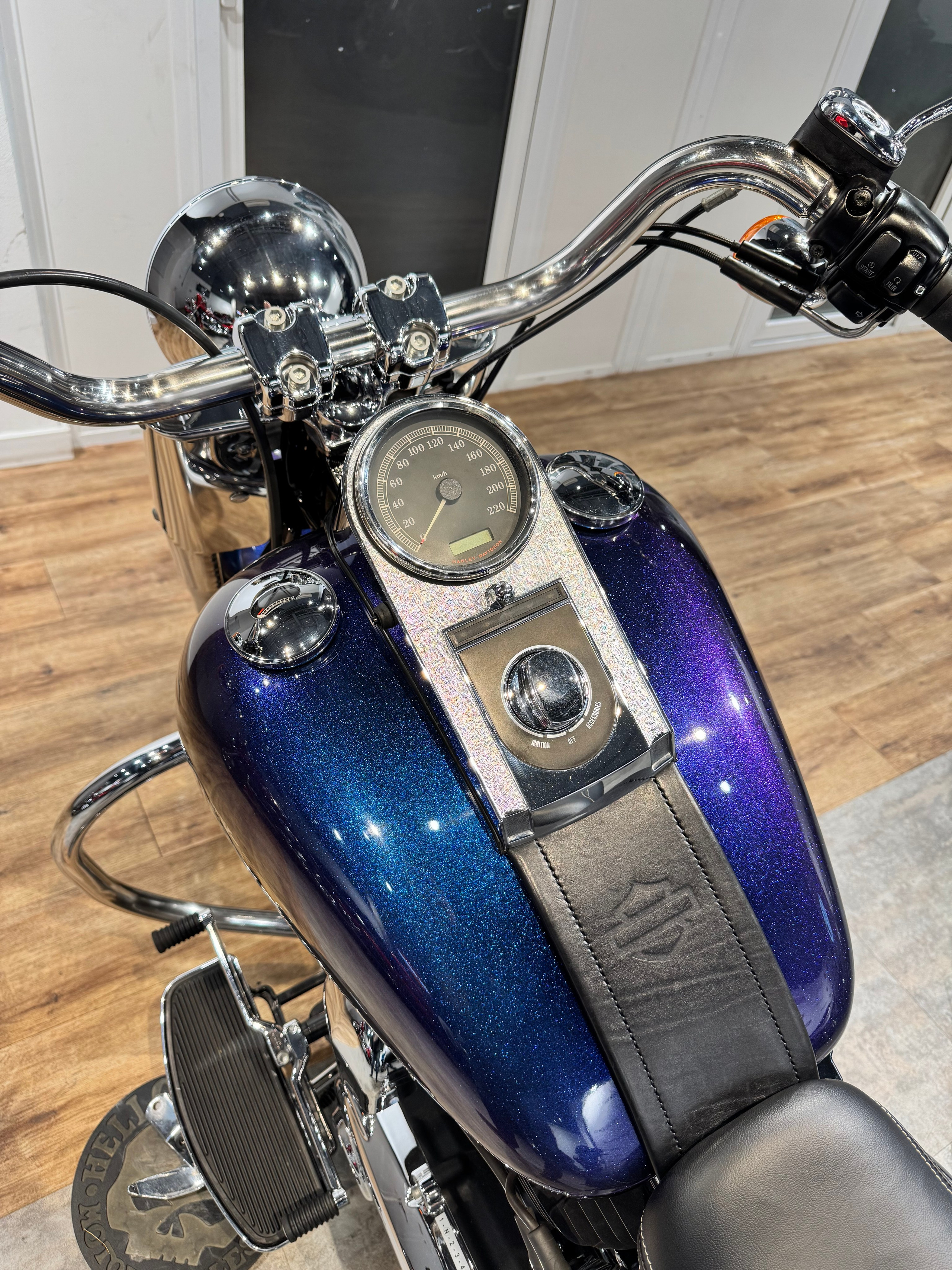 Мотоциклы Harley-Davidson 2010 Fat Boy (Flame Blue Pearl) (Softail)  — купить мотоцикл. Hello Davidson, Москва. Только хорошие мотоциклы…