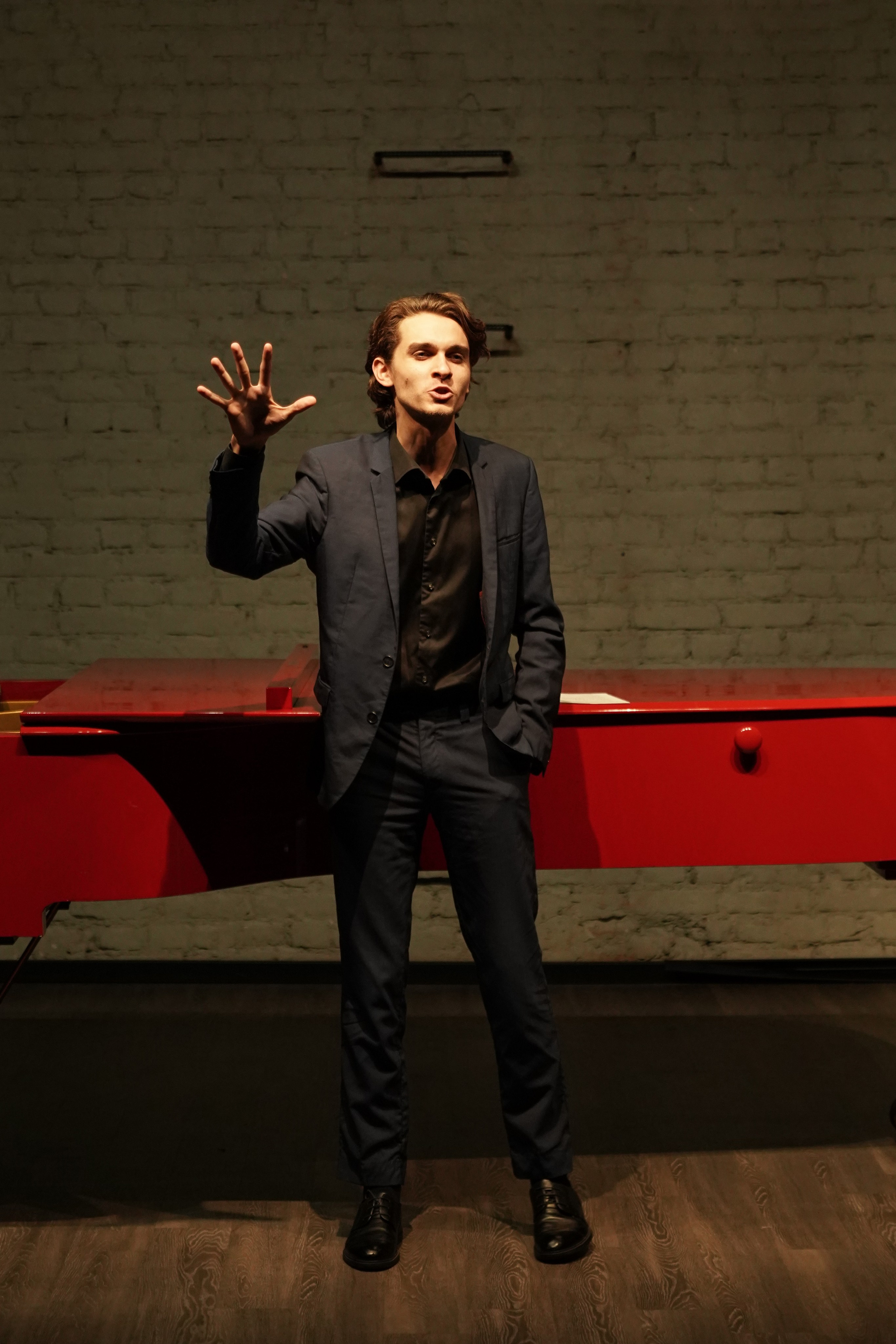 В сумраке Есенин-центра. 7/11/25. Фотограф Строгино Яна Гавриленко