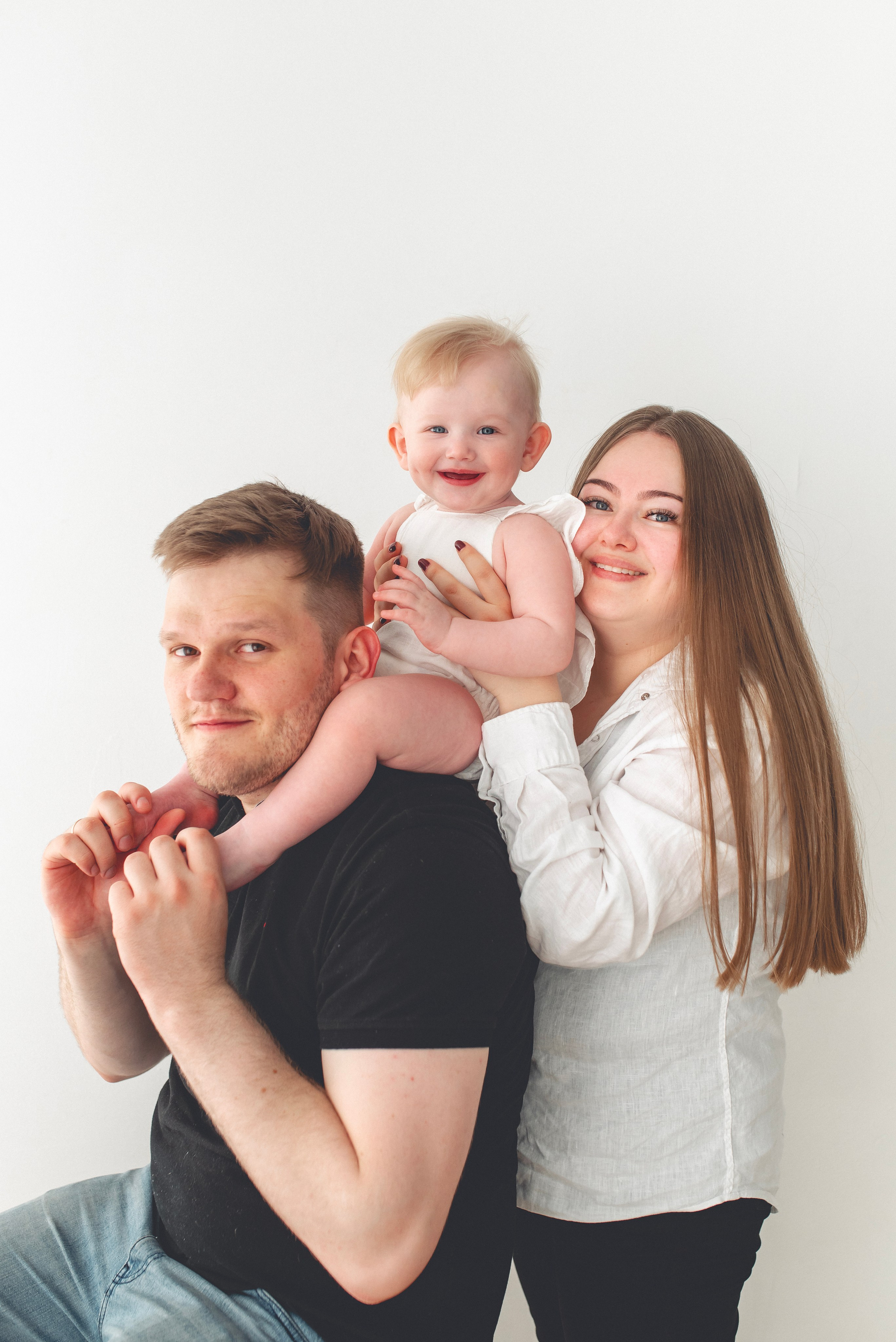 Семейная фотосессия на годик. Семейный и детский фотограф в Самара Егорова Ирина