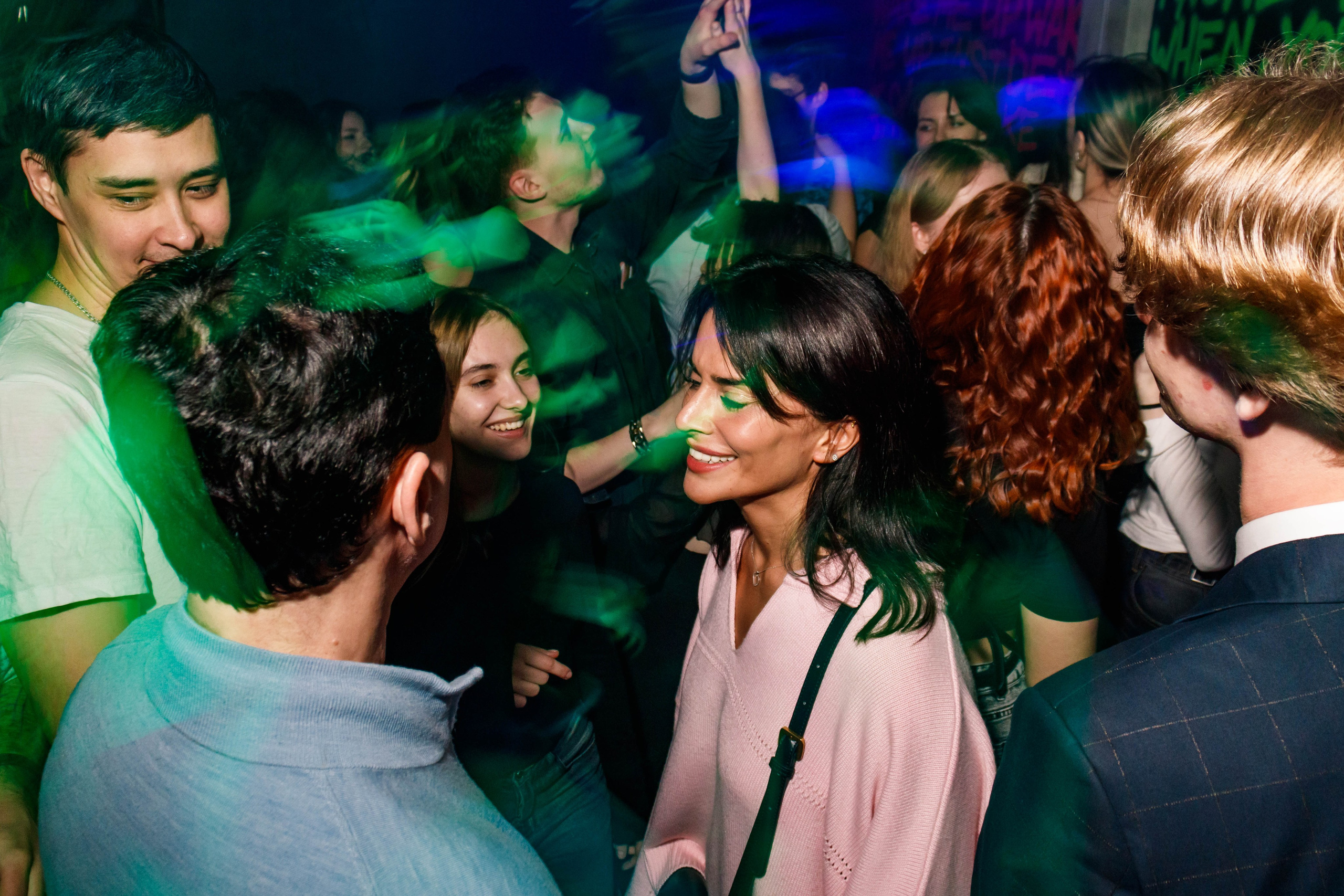 Вечеринка в баре. Фотограф в Москве Дмитрий Емельянов