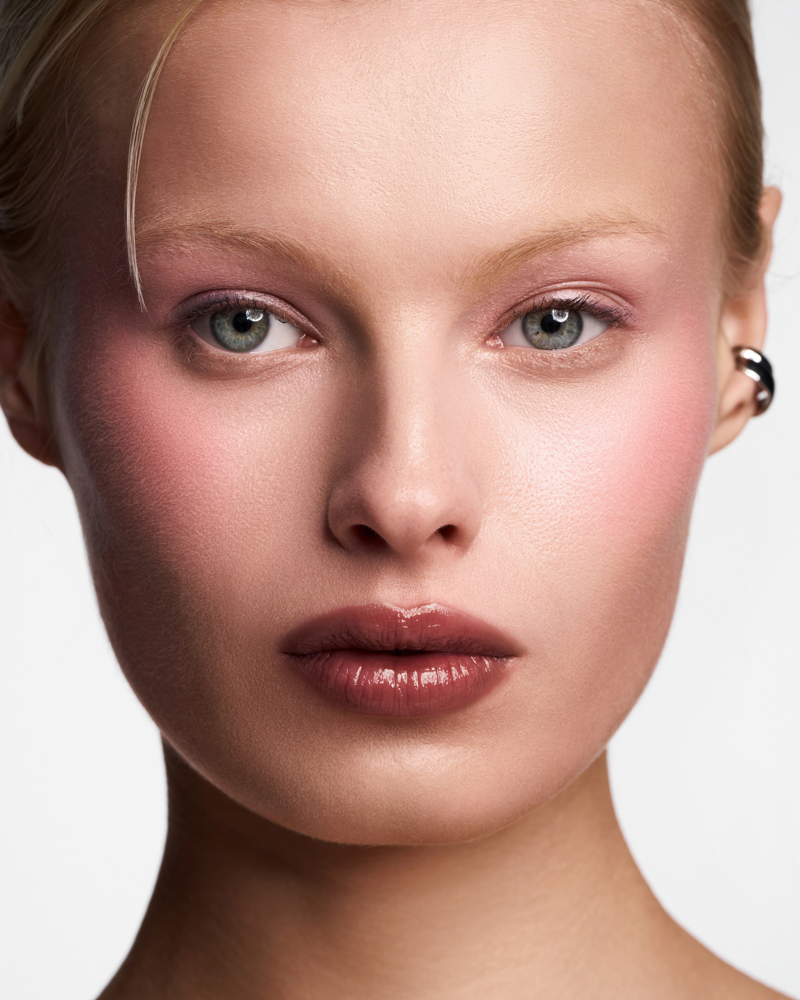 FOR ME beauty. Nadezhda Diskant is a Moscow and Saint Petersburg based photographer