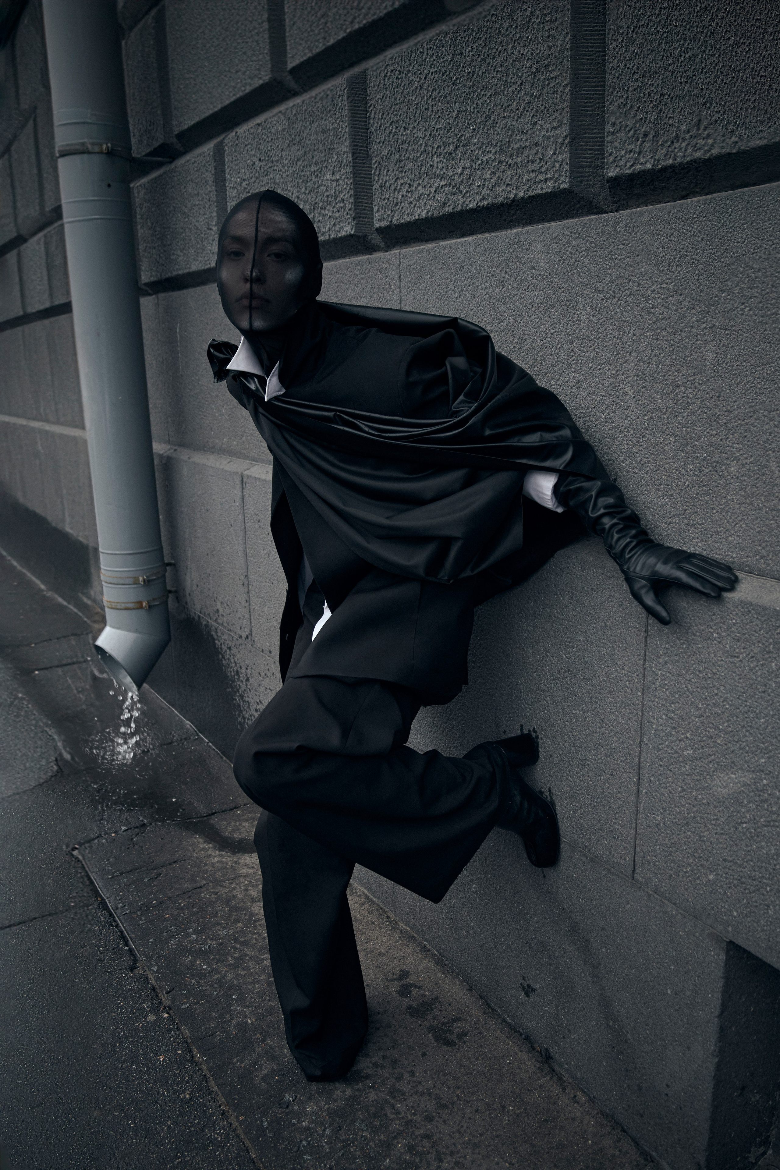 City ​​shadows. Jonyiti