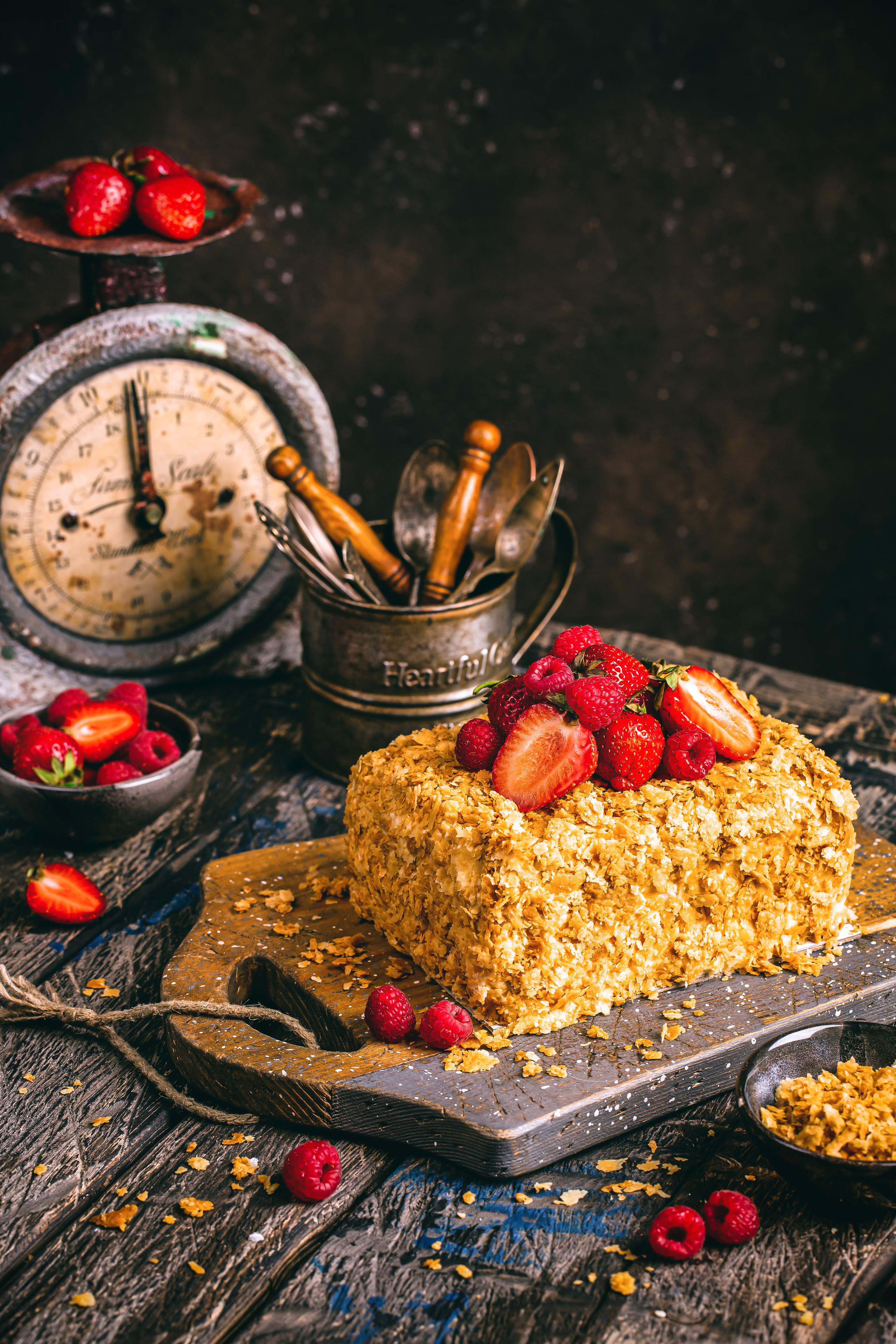 Cakeinflowers десерты. Фудфотограф, фудстилист и сет дизайнер в Москве Алена Синицына