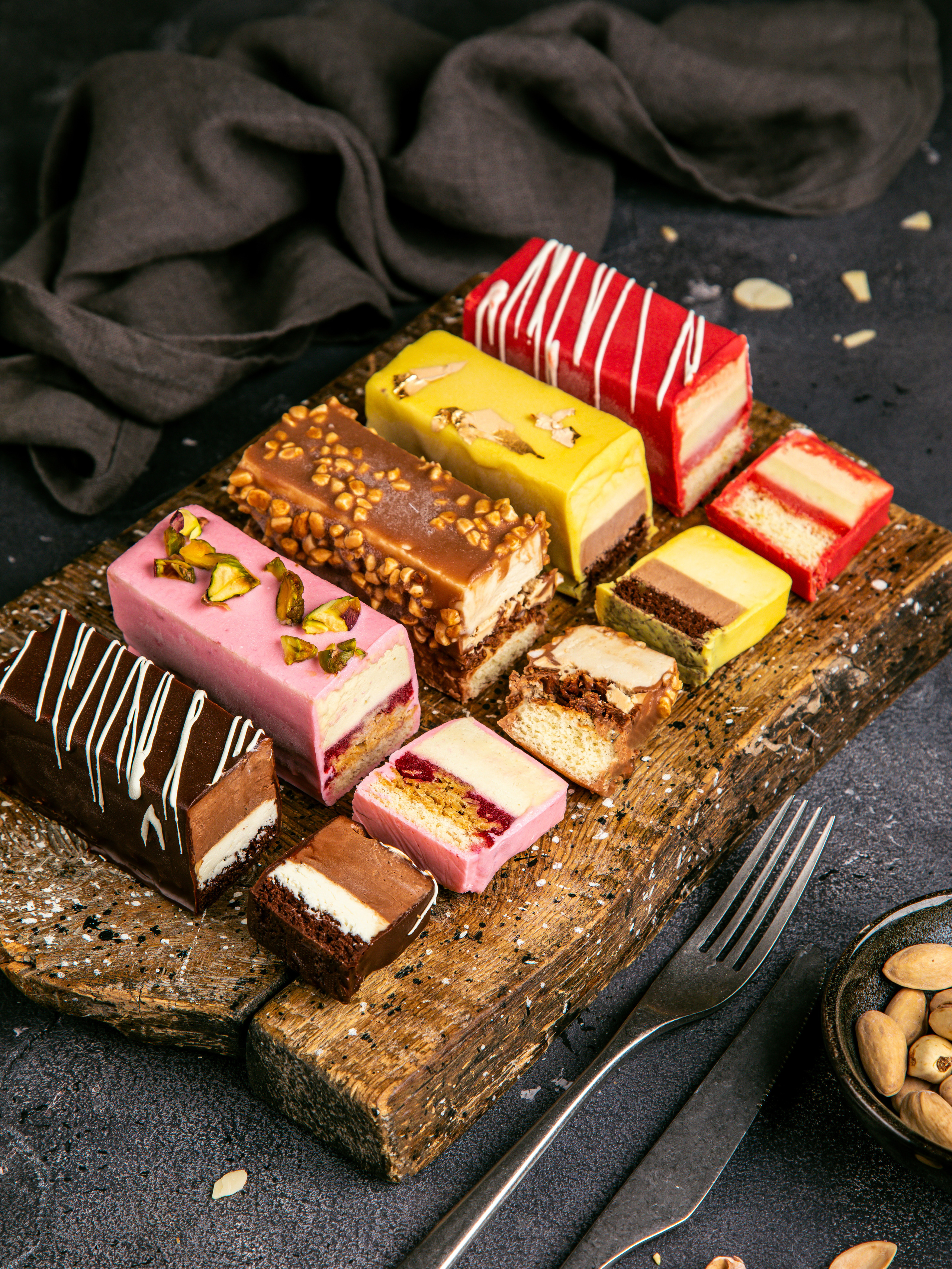 Cakeinflowers десерты. Фудфотограф, фудстилист и сет дизайнер в Москве Алена Синицына