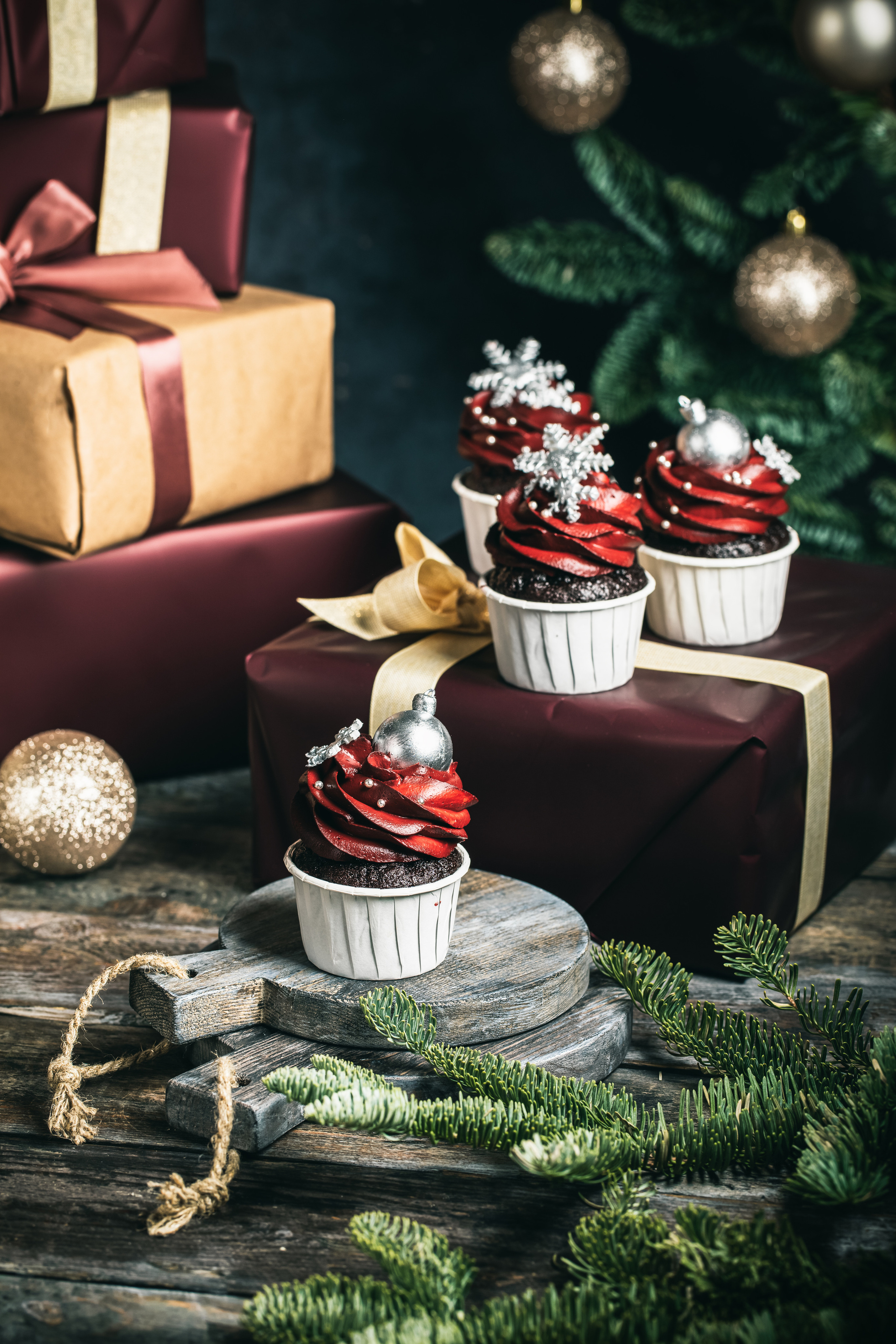 Cakeinflowers десерты. Фудфотограф, фудстилист и сет дизайнер в Москве Алена Синицына