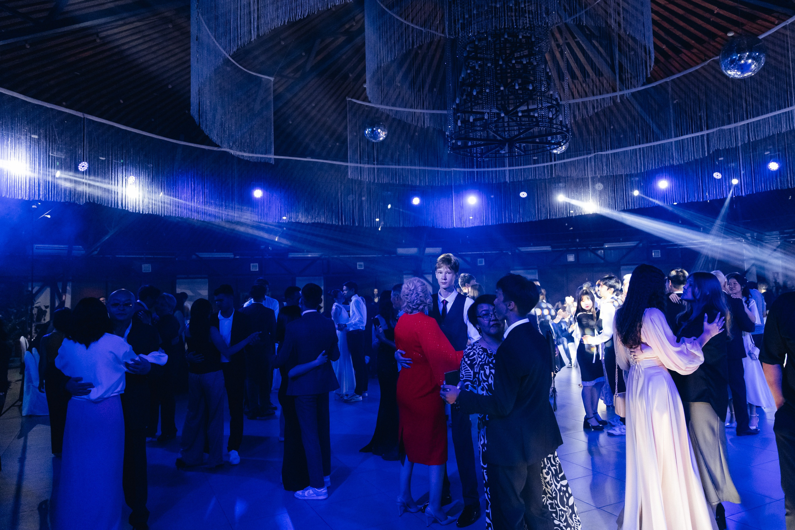 Выпускной вечер. 49 школа. Баран на корове. Свадебный и семейный фотограф в Улан-Удэ