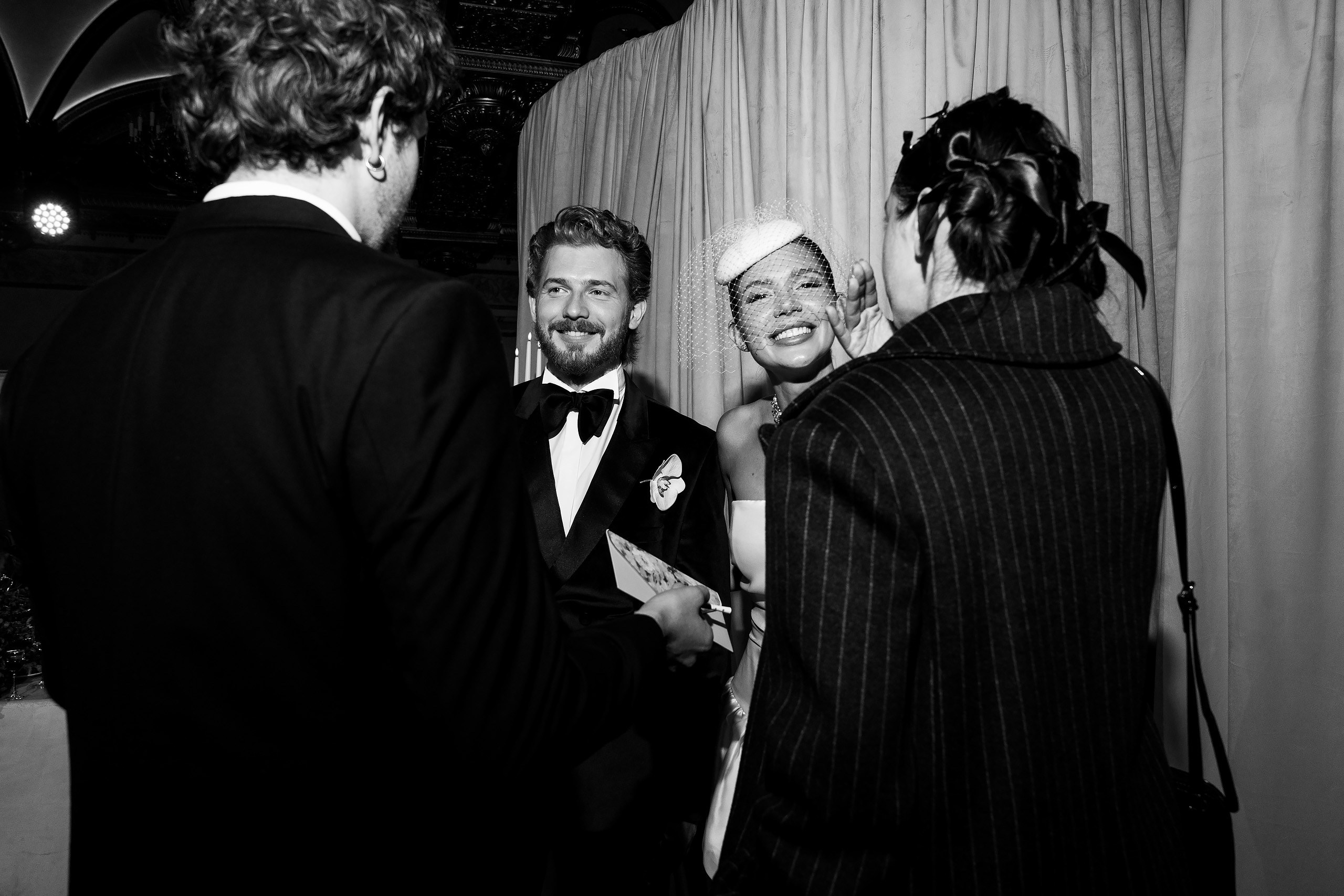 Эмоциональная свадебная фотосъемка в концертном зале Veneziano. Саша Потапкин Фотограф. Сочи, Екатеринбург, Москва