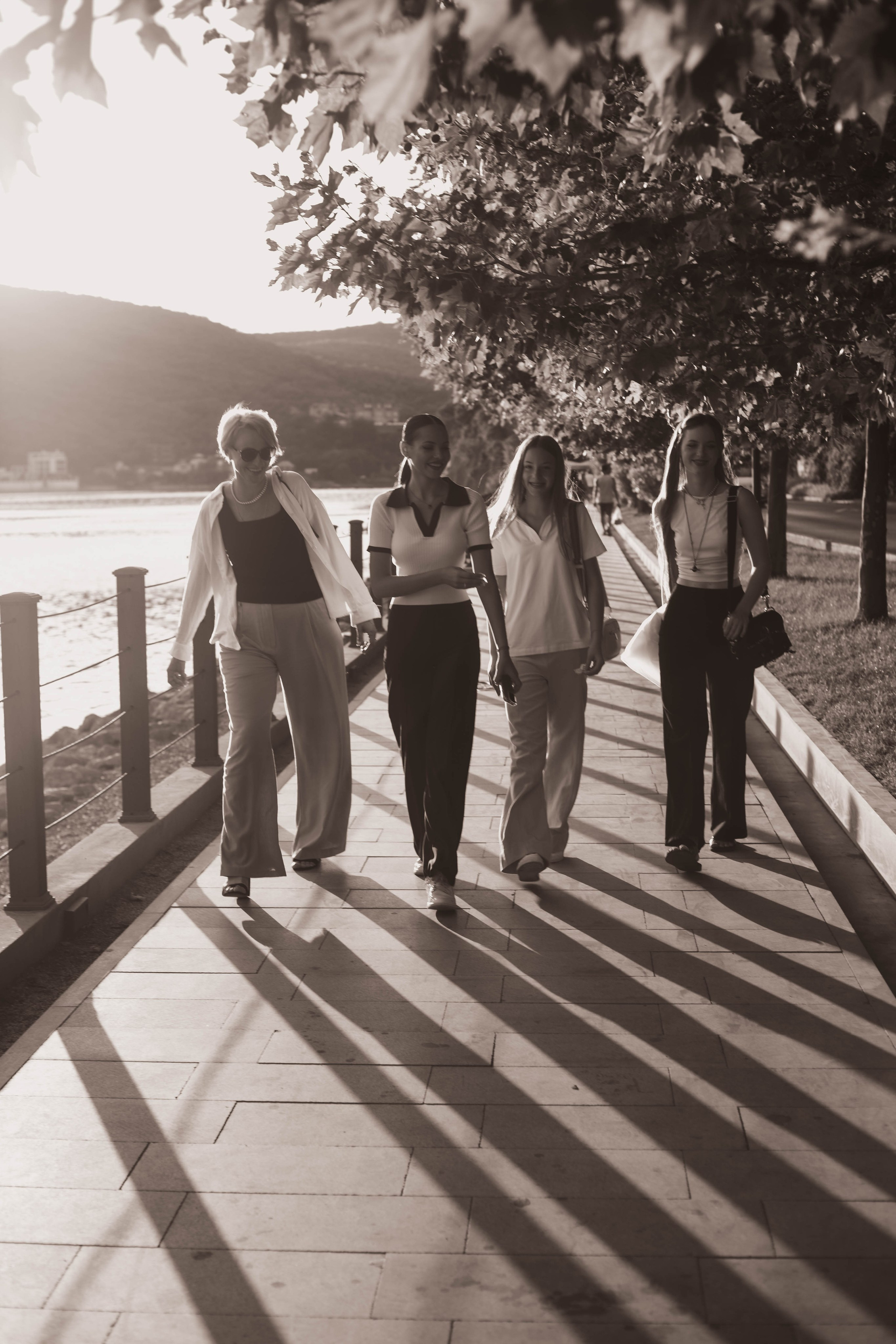 Абрау. Уличный фотограф Города N