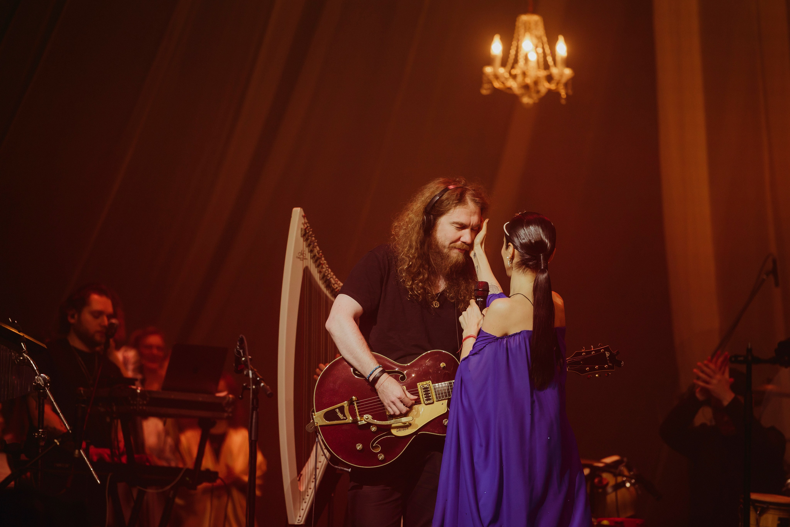 SATI ETHNICA, Crocus City Hall. «Птичка на проводе»: информационный портал в Москве