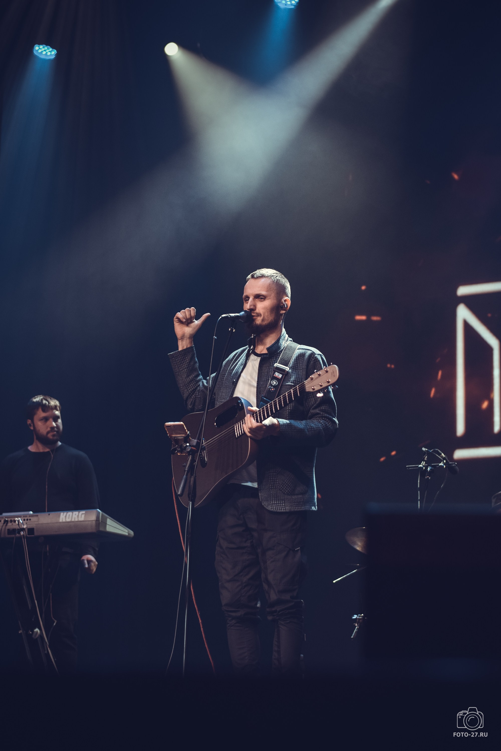 Антон Курдюмов фотограф в Хабаровске Рина Курдюмова фото27 foto27 Антон Дорофеев репортажный репортаж документалист Тони и Рина фотосоздатели ПаПаРоК Философия и любовь сольный концерт ОДОРА Хабаровск