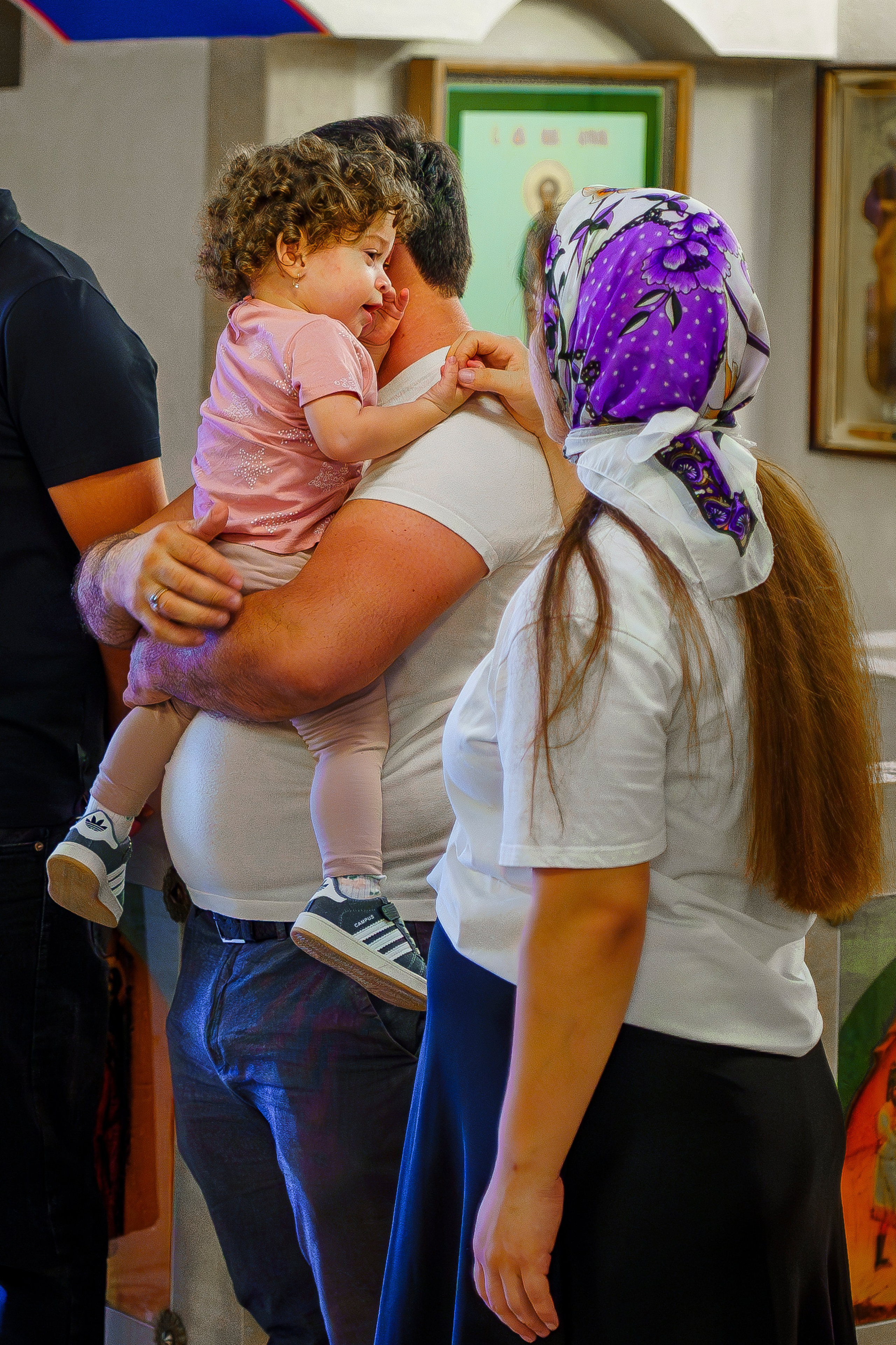 Обряд крещения детей в церкве или храме Адлера. Фотограф видеограф Геннадий Янбаев в Сочи, Краснодаре