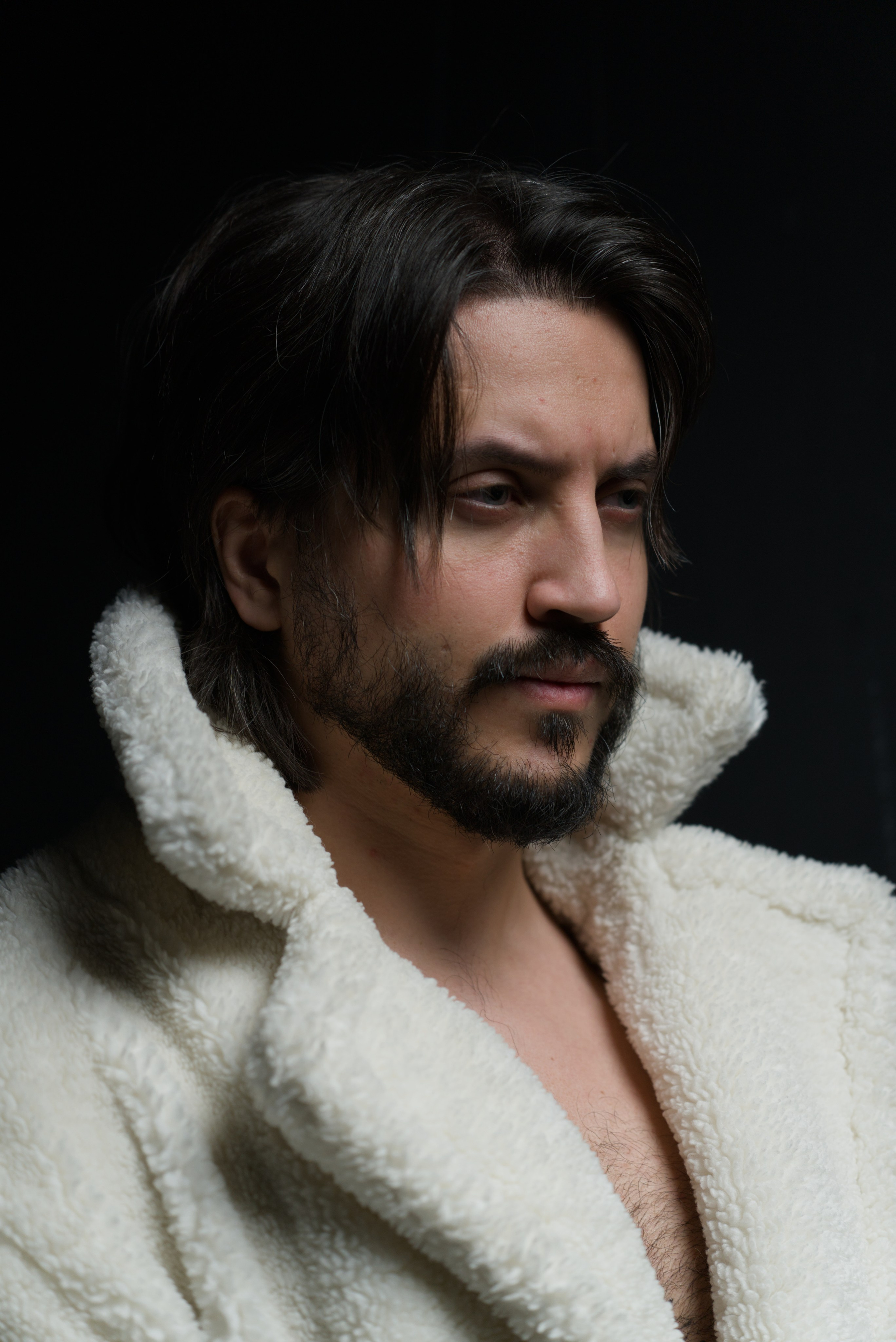 Мужской портрет в белой шубе. Мир глазами Саши Д