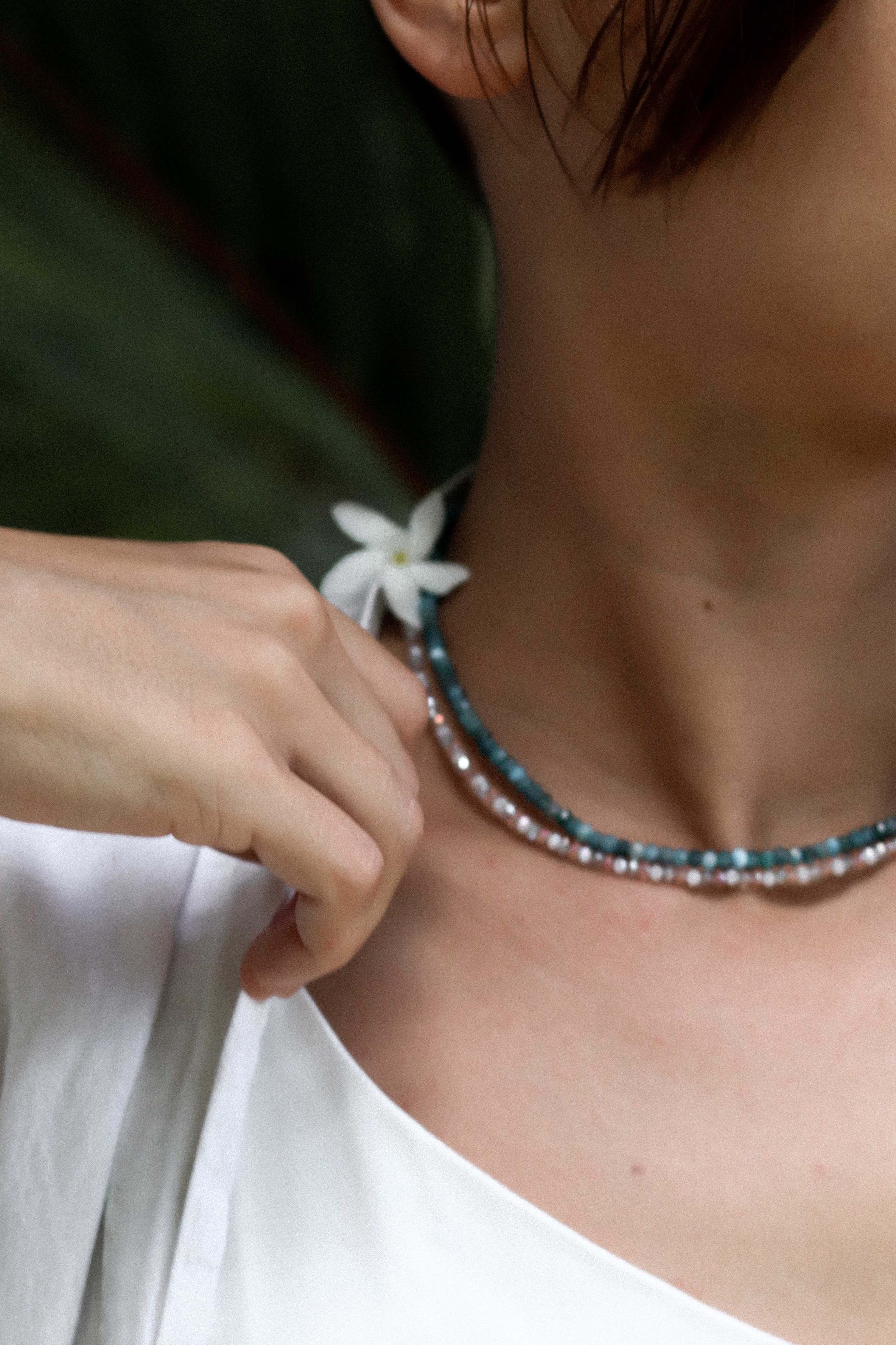 Коллекция украшения из натуральных камней. Фотограф на Шри-Ланке