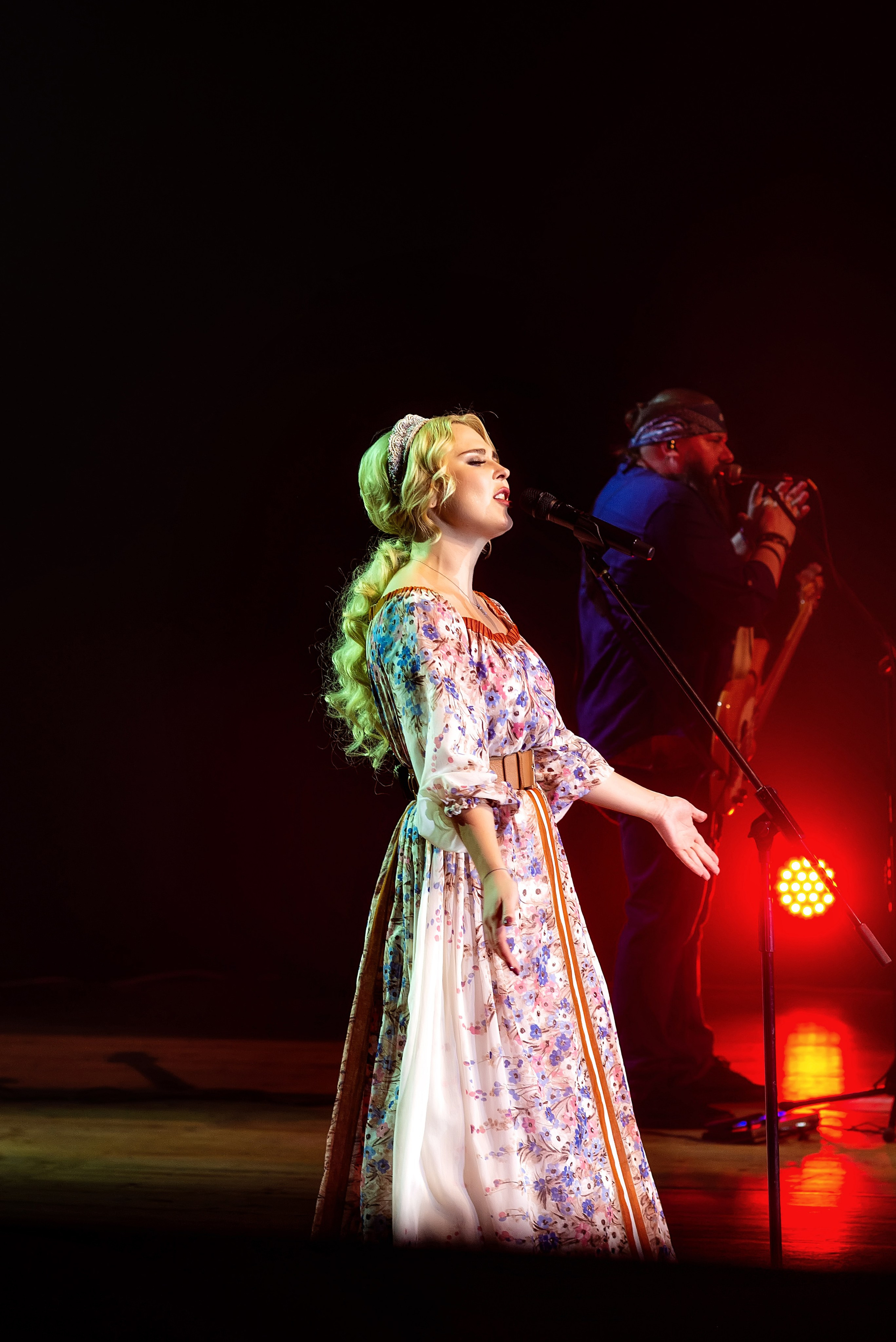 Концерт Пелагеи. Школьный, фэшн фотограф в Тюмени и в России Ирина Королева