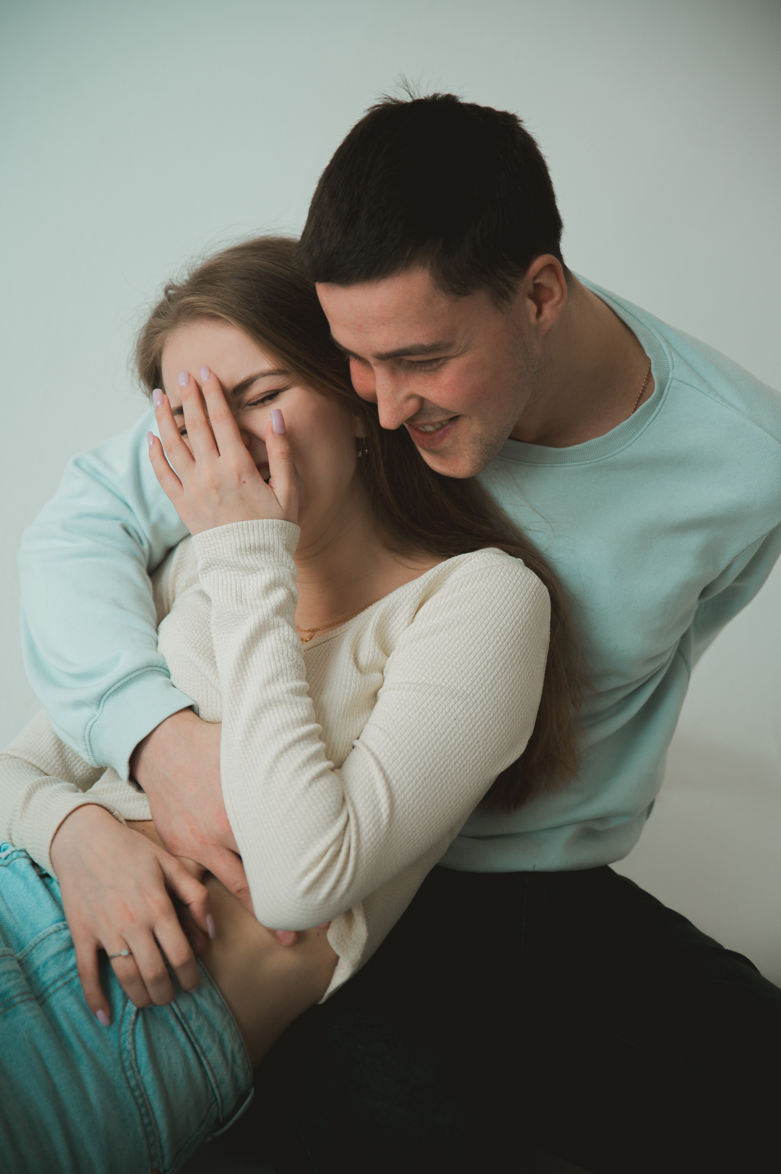Предсвадебная лавстори в студии в Москве. Свадебный и портретный фотограф в Москве Жердев Даниил