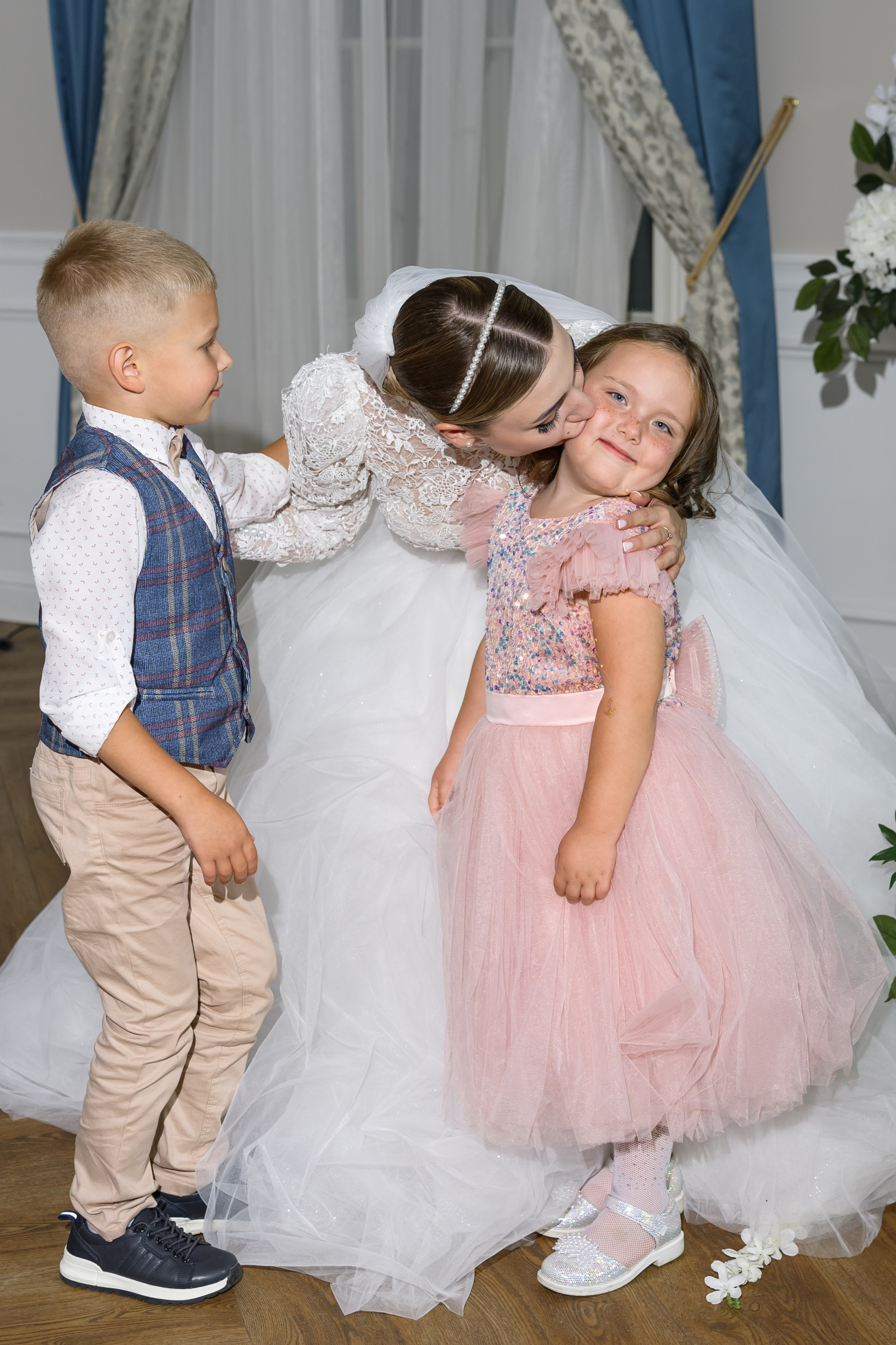 Свадебная фотосессия в усадьбе Остафьево. Свадебный фотограф Москва Юрий Кульман