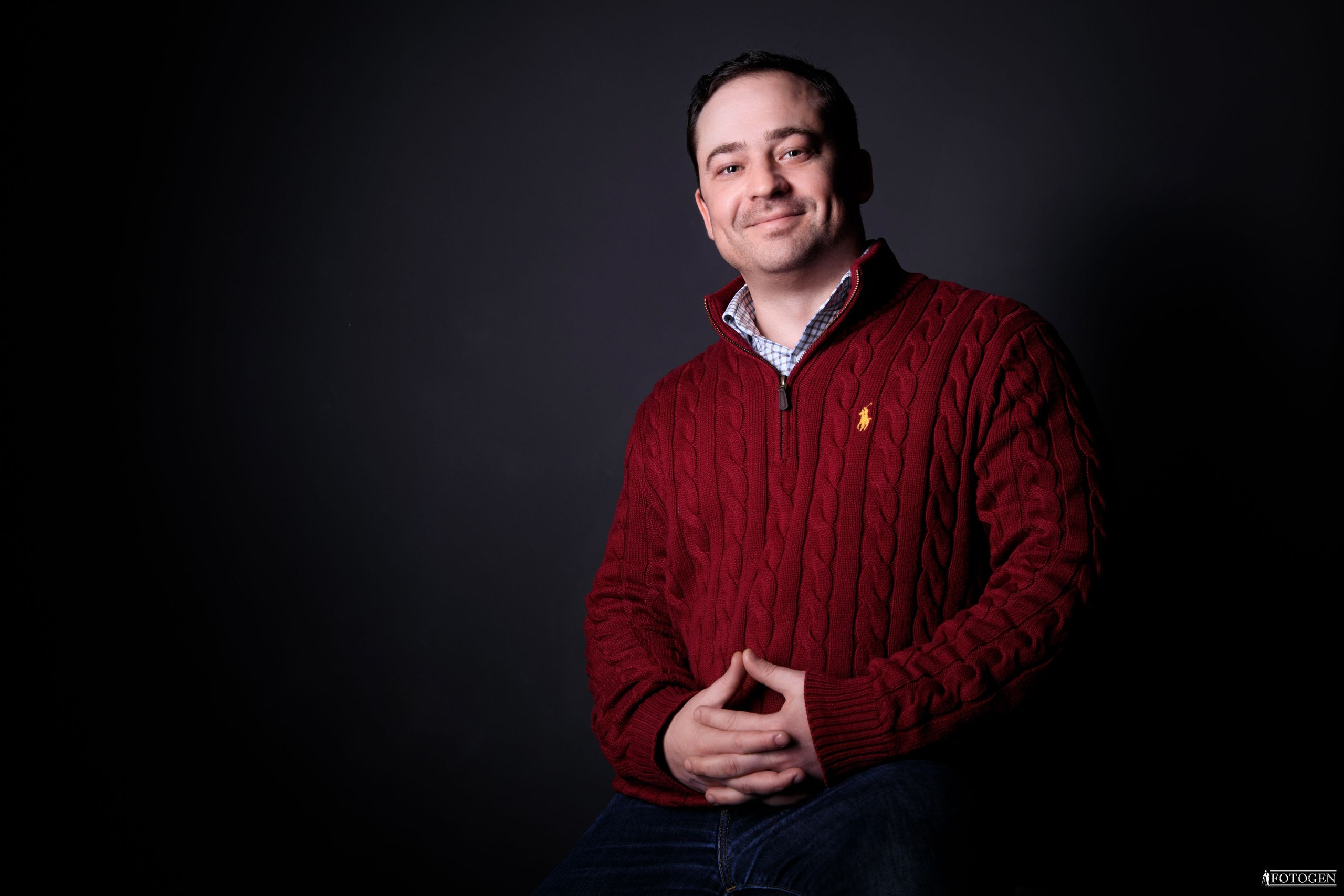 Профессиональная мужская фотосессия в Fotogen: Ваша история в кадре. Интерьерная фотостудия FOTOGEN г. Краснодар