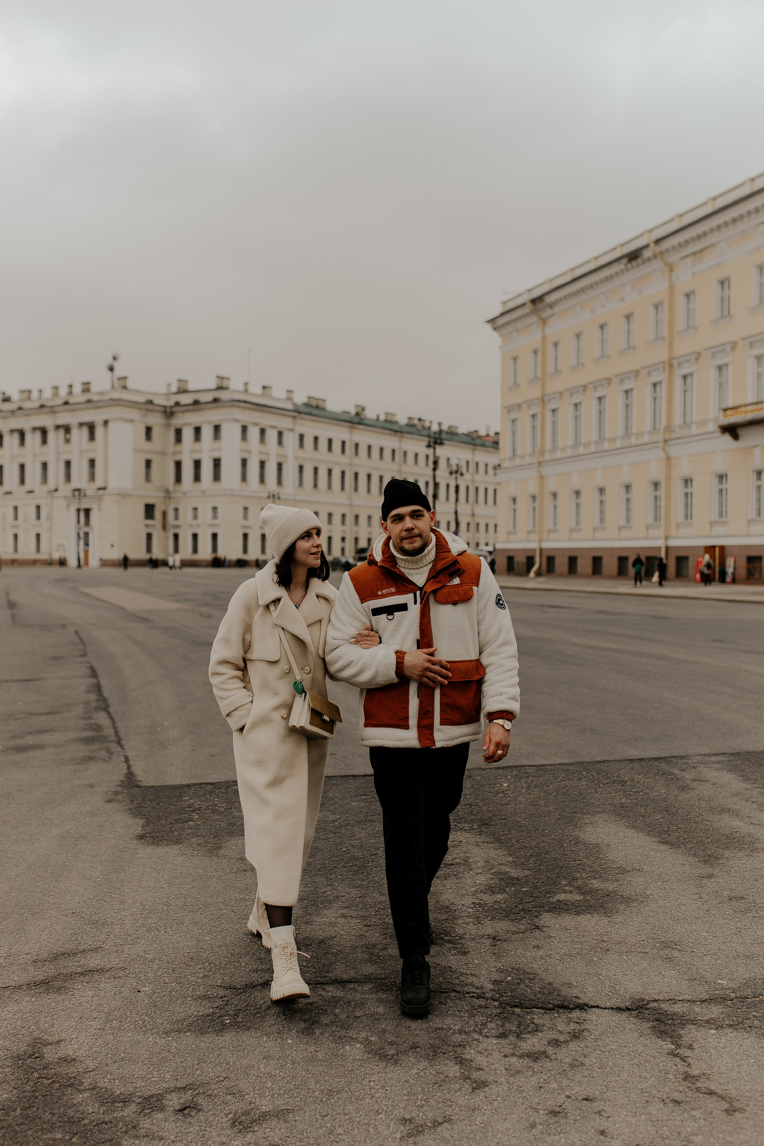 Lovestory на дворцовой площади. Фотограф в Санкт-Петербурге Лиза Семченкова
