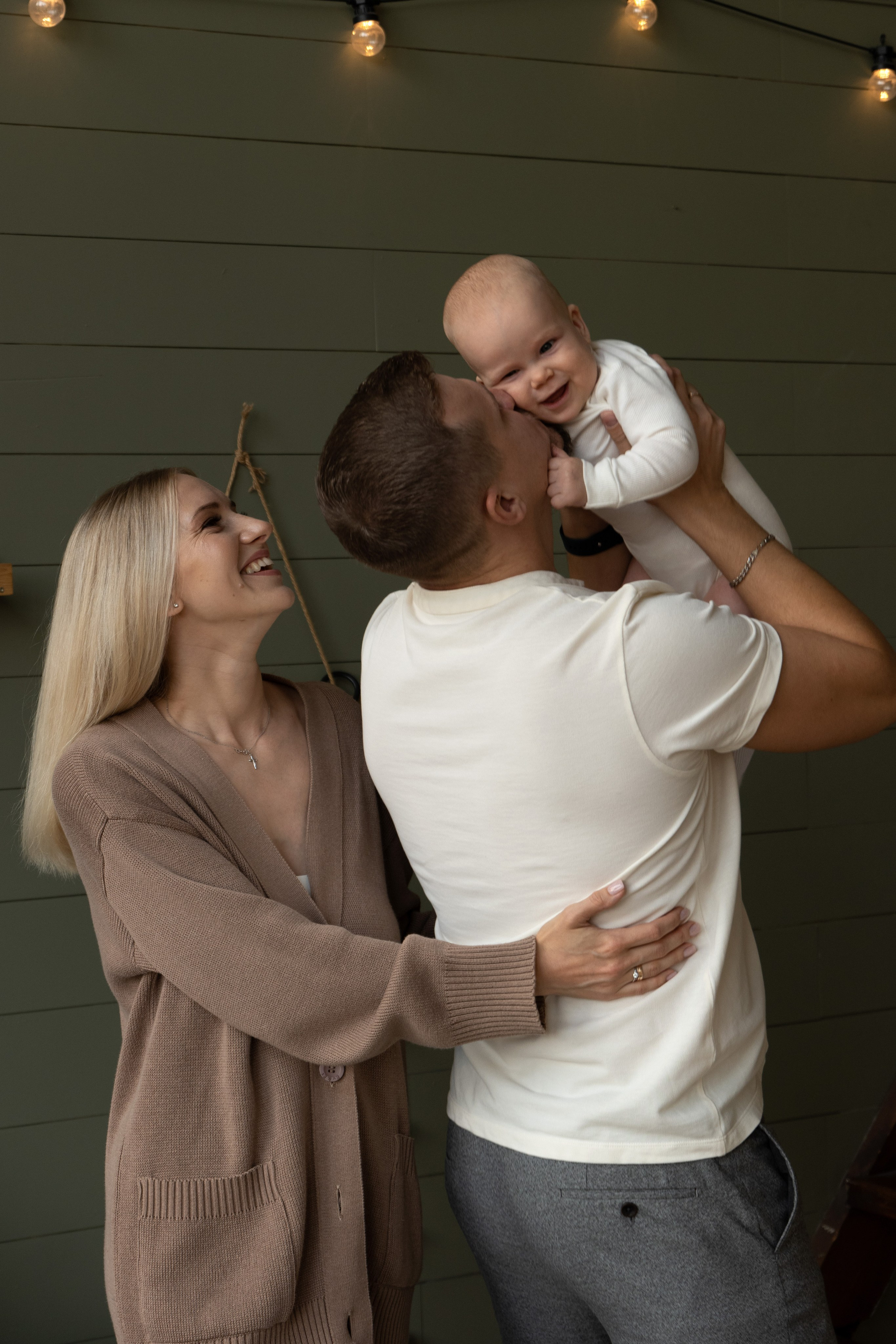 Студийная семейная фотосессия. Фотограф видеограф Ольга Василевская