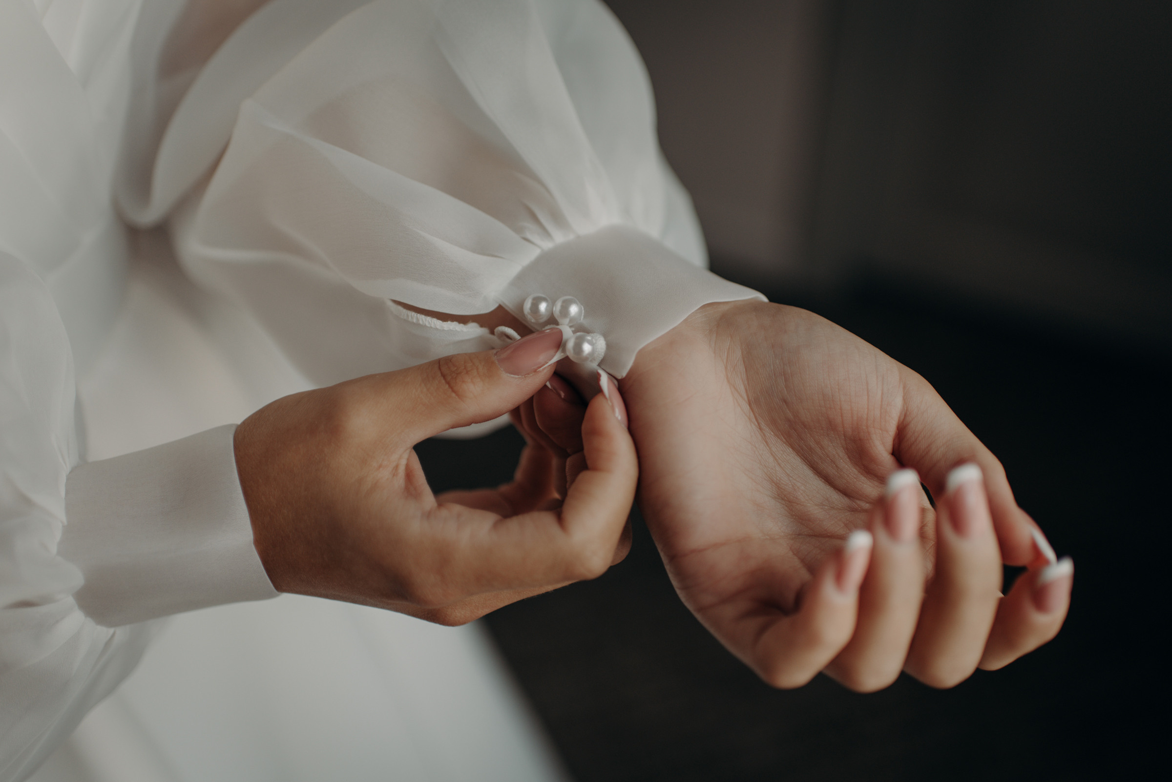 свадебная фотосессия сборов невесты и жениха в отеле Богема