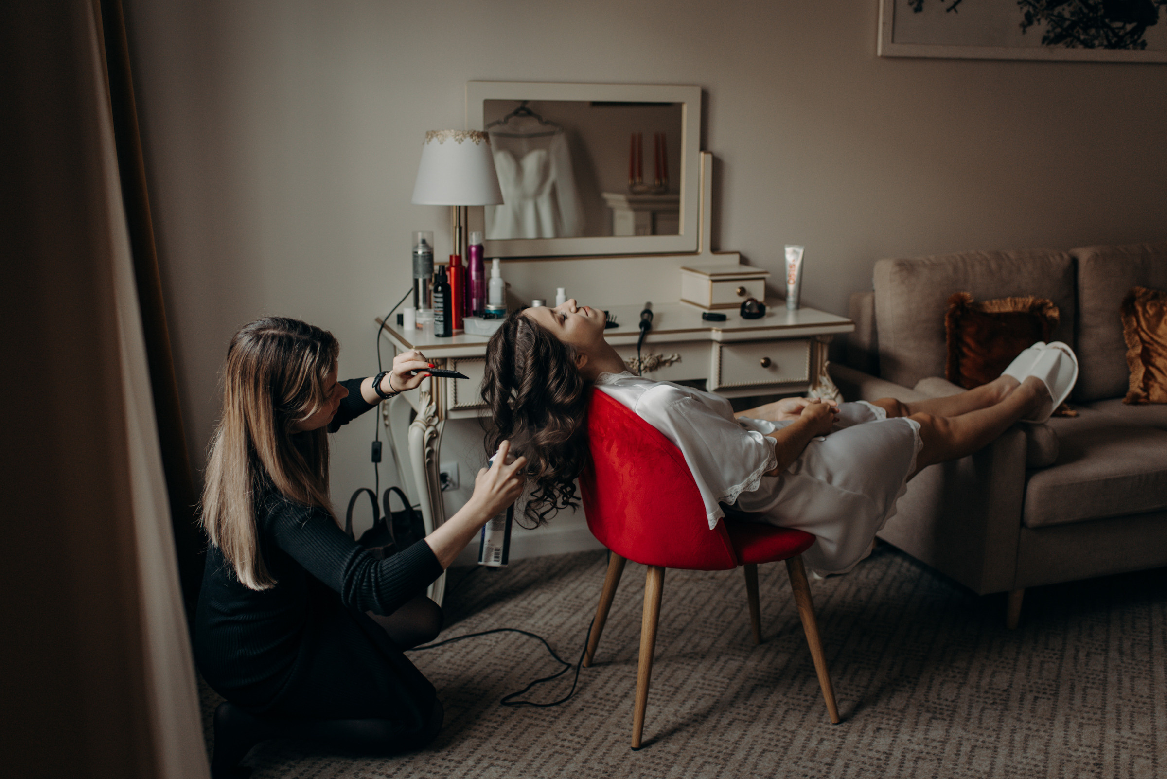 свадебная фотосессия сборов невесты и жениха в отеле Богема