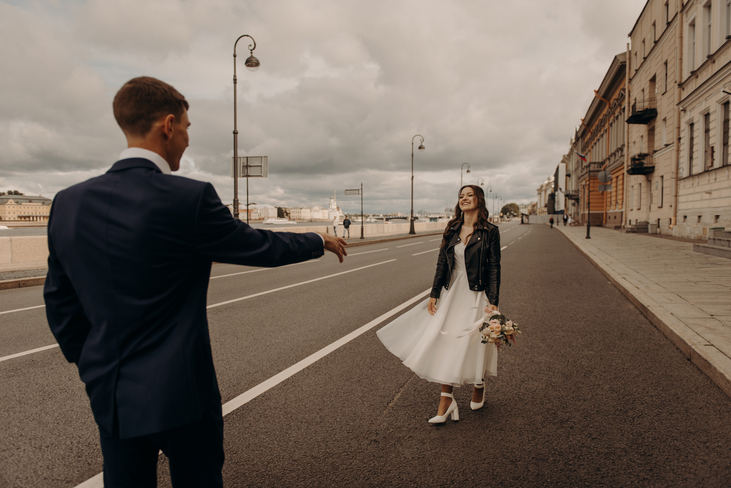 свадебная фотосессия на набережной Невы