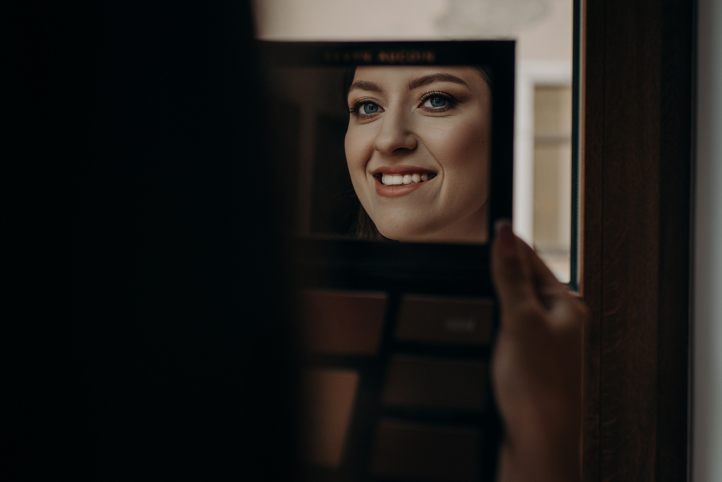 свадебная фотосессия сборов невесты и жениха в отеле Богема