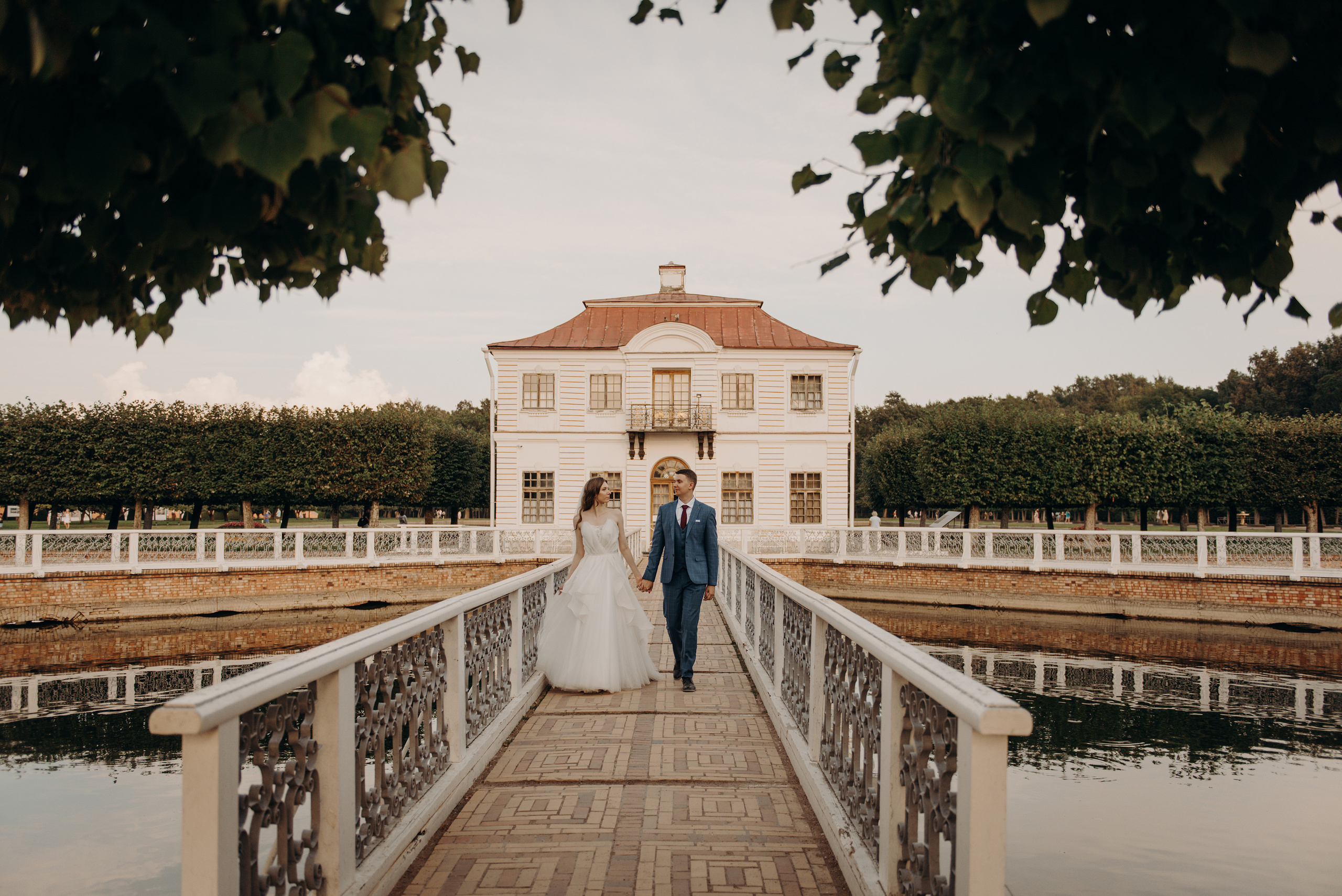 Свадебная фотосессия в Петергофе. Свадебный фотограф в Санкт-Петербурге Венера Ахметова